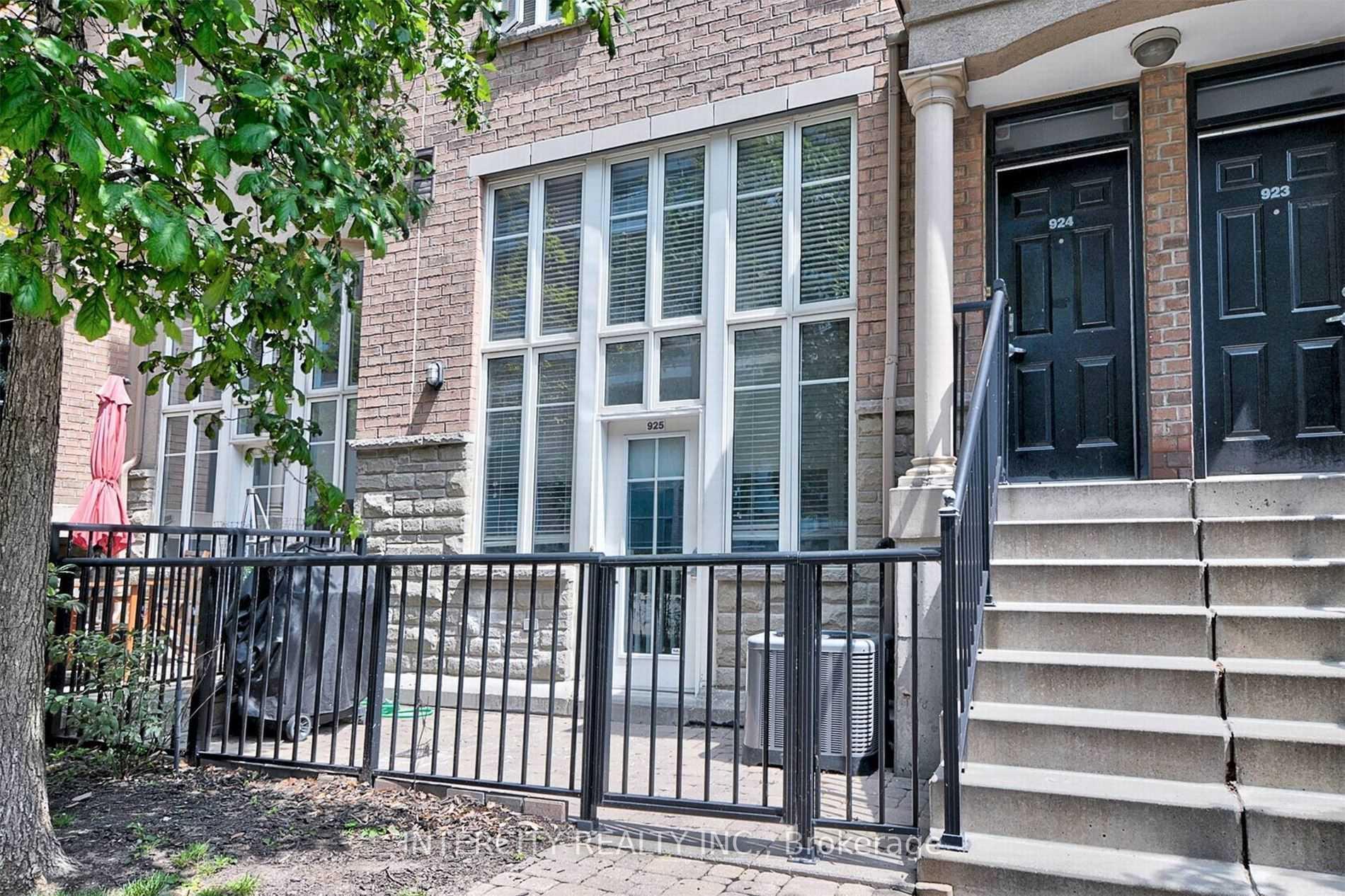 Front of Unit 925, 50 Western Battery Road