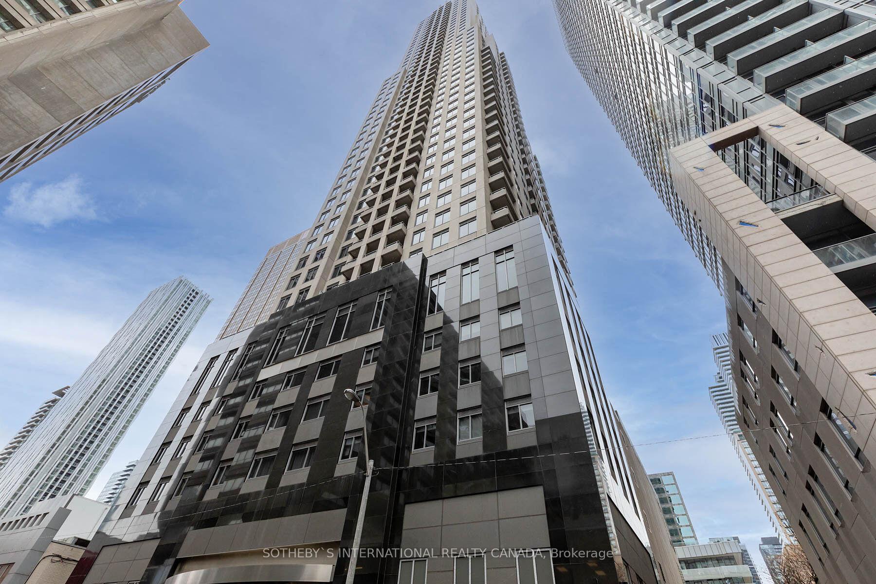 Front of Unit 3303, 35 Balmuto Street