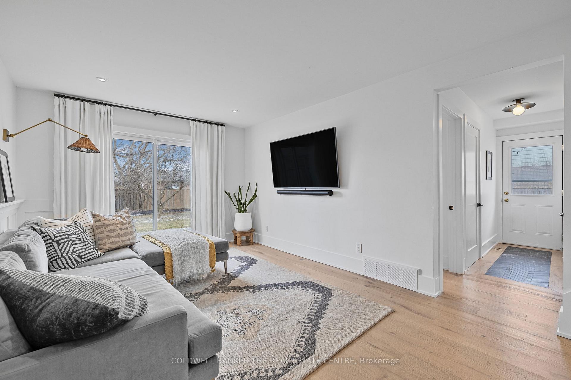 Photo 18 of 6 Boulding Drive, Aurora, Aurora Heights — HOMEH
