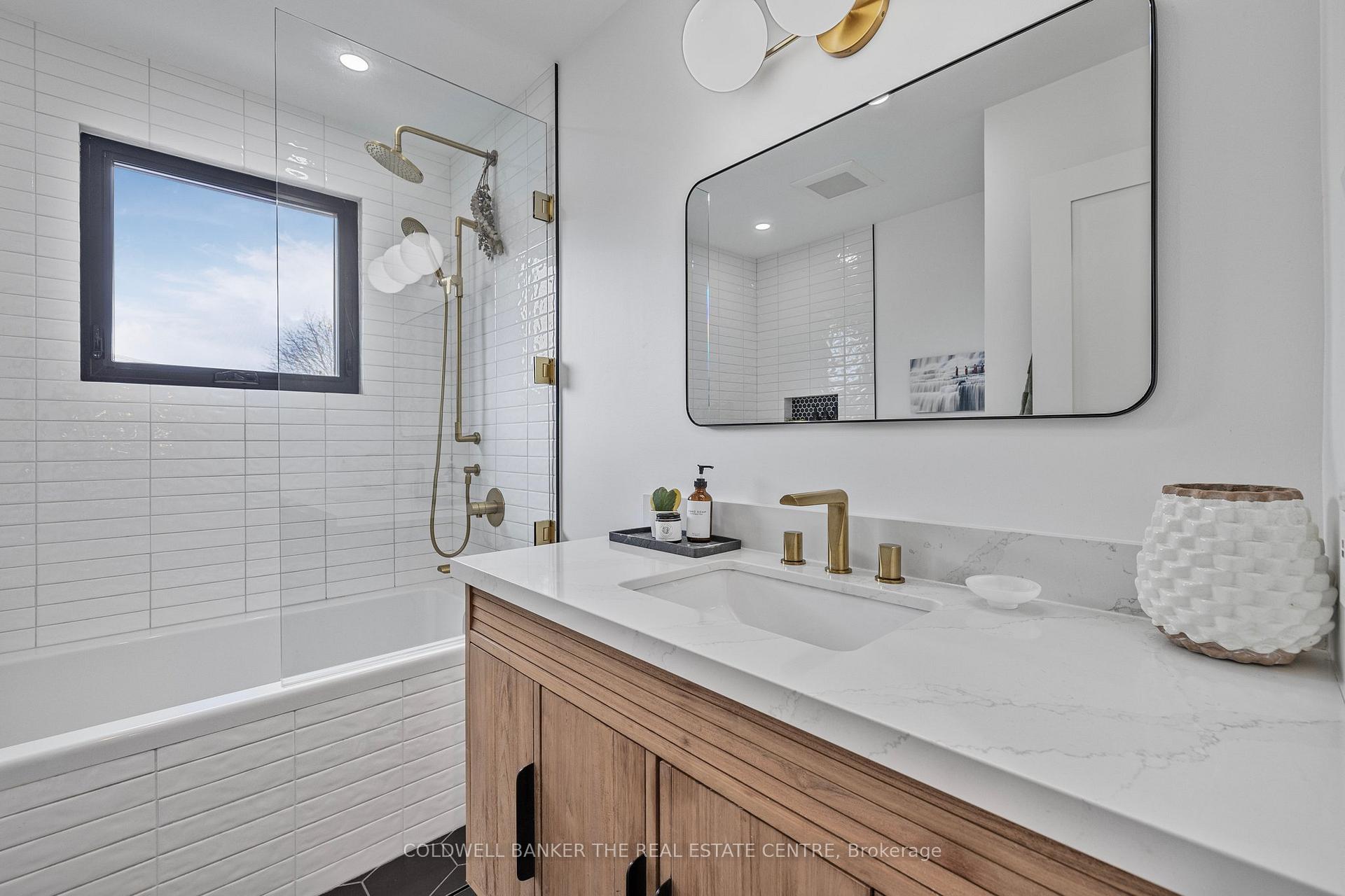 Photo 23 of 6 Boulding Drive, Aurora, Aurora Heights — HOMEH