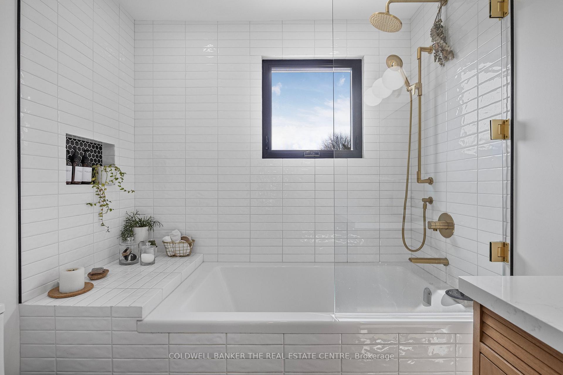 Photo 25 of 6 Boulding Drive, Aurora, Aurora Heights — HOMEH