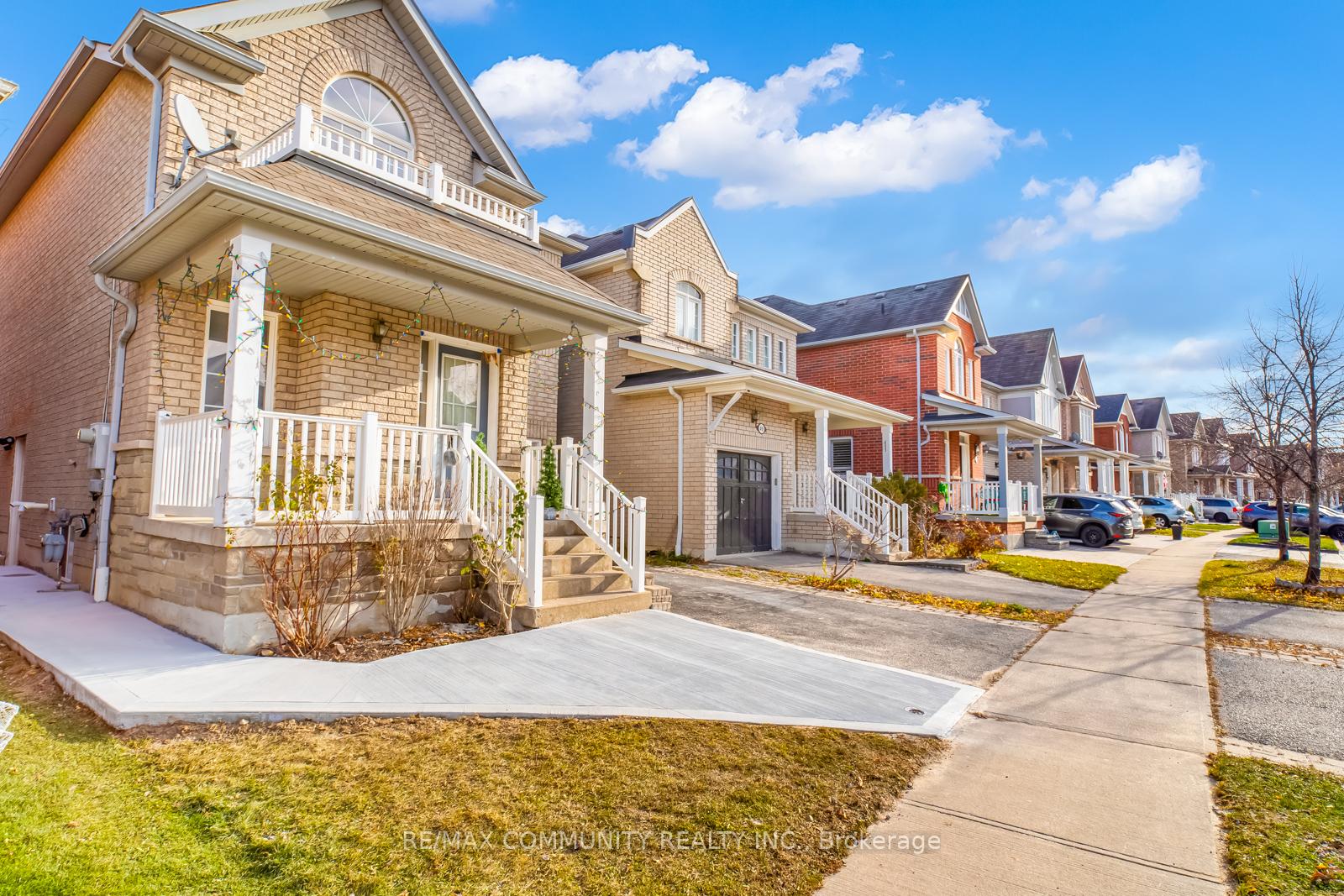 Photo 5 of 51 Feint Drive, Ajax, Northwest Ajax — HOMEH
