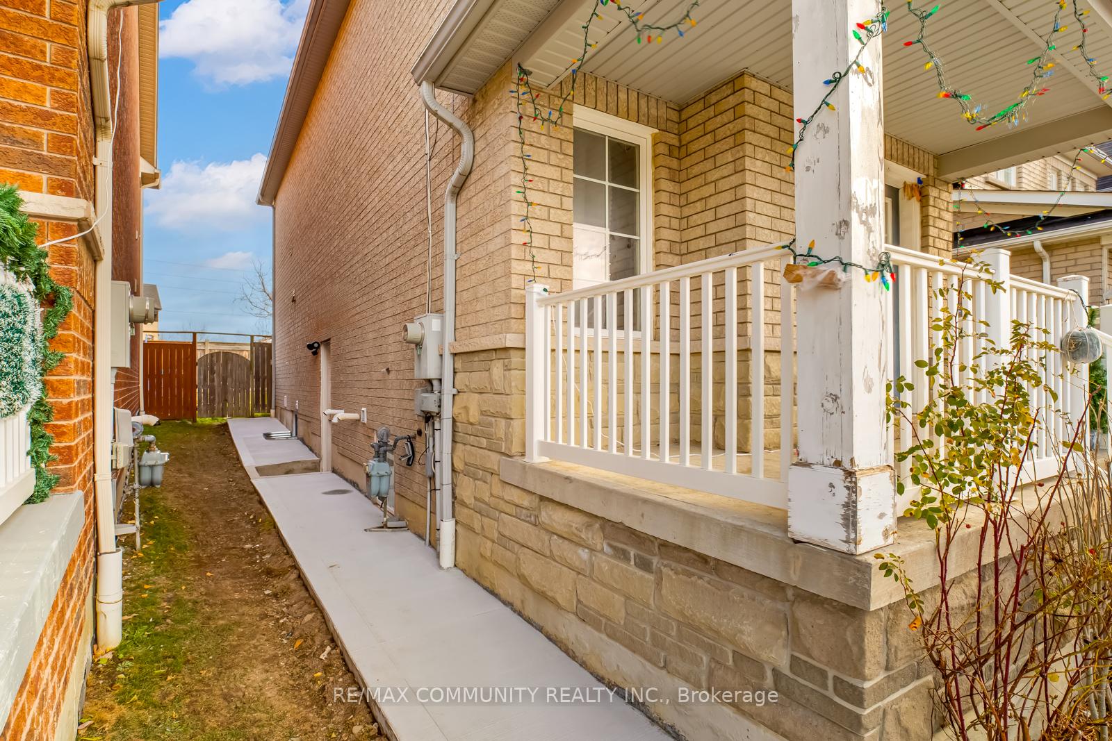 Photo 4 of 51 Feint Drive, Ajax, Northwest Ajax — HOMEH