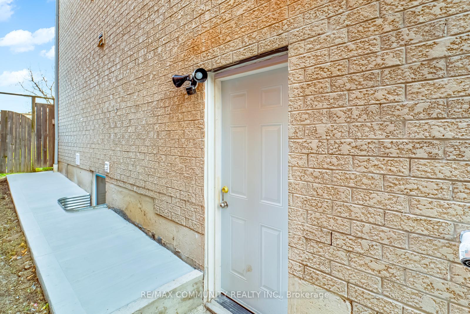Photo 6 of 51 Feint Drive, Ajax, Northwest Ajax — HOMEH
