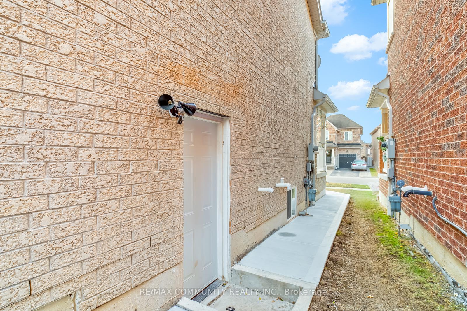Photo 7 of 51 Feint Drive, Ajax, Northwest Ajax — HOMEH