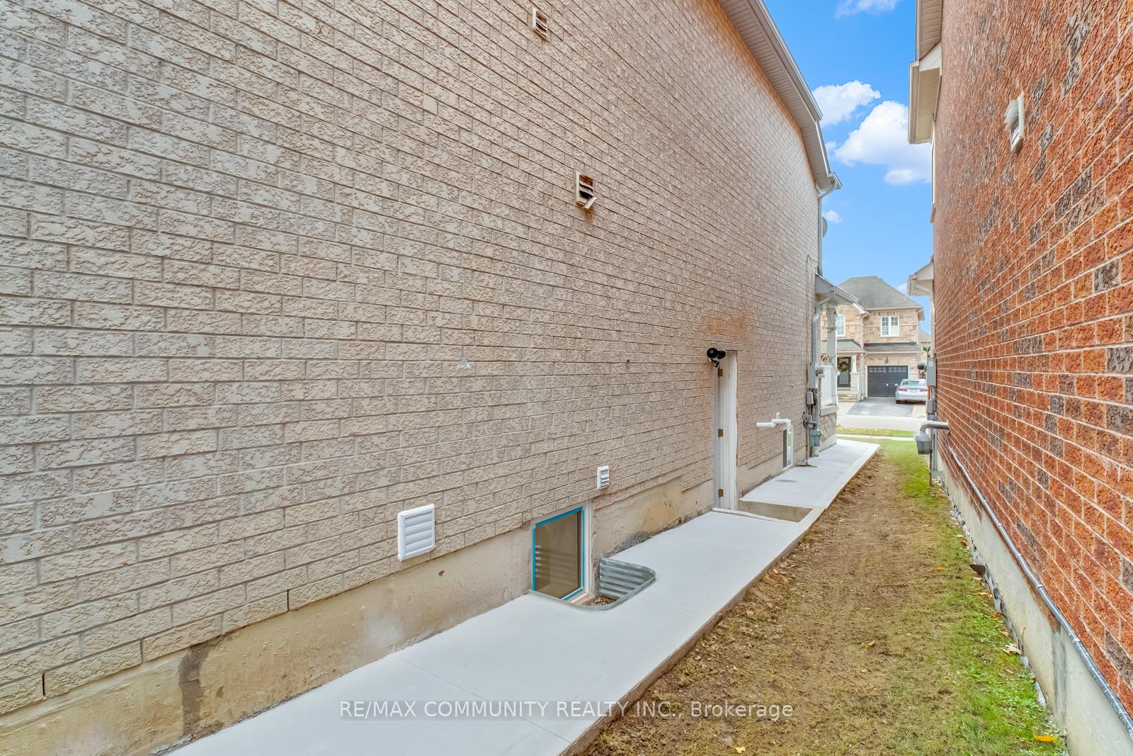 Photo 23 of 51 Feint Drive, Ajax, Northwest Ajax — HOMEH