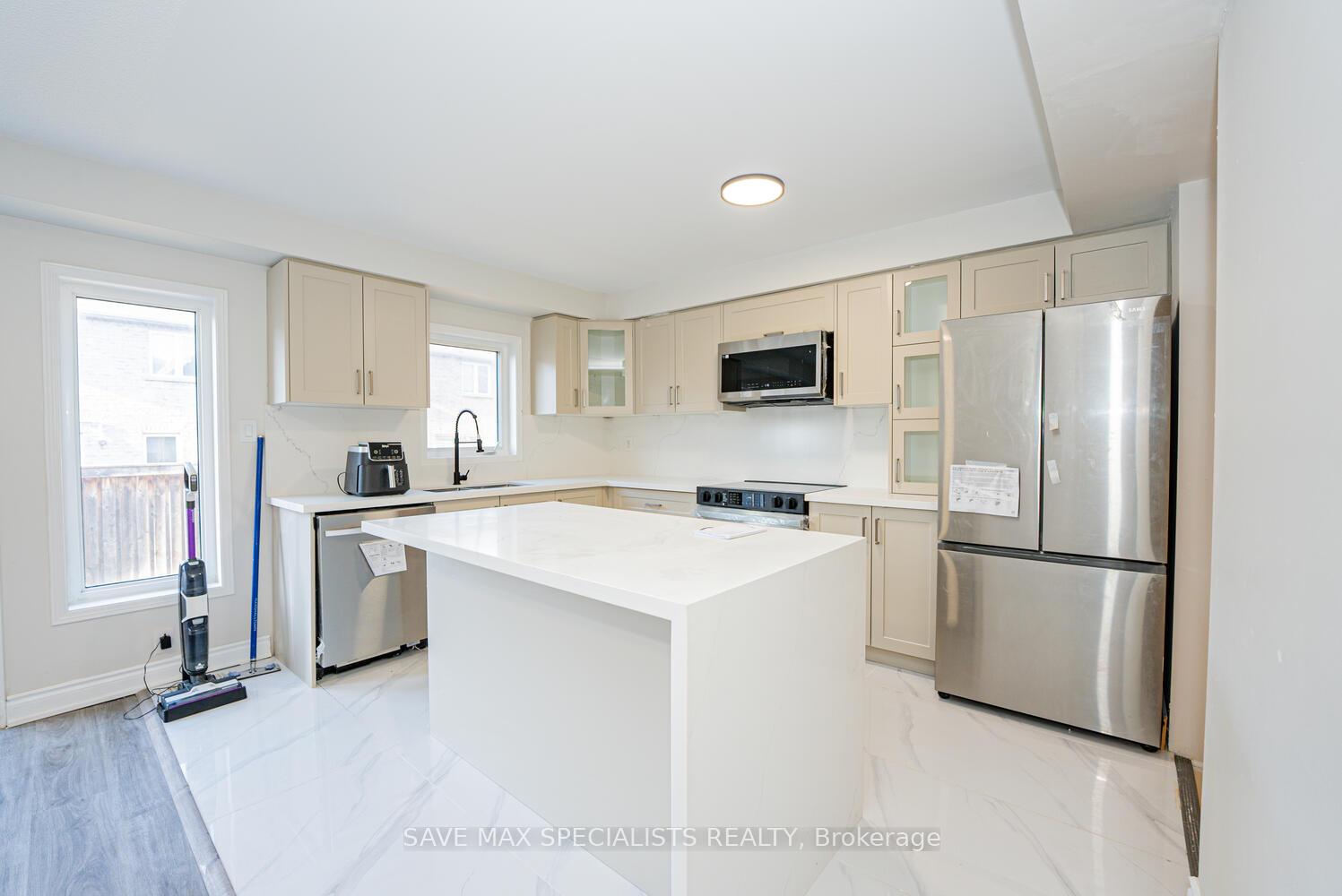 Photo 8 of 12 Bazin Road, Ajax, Central East — HOMEH