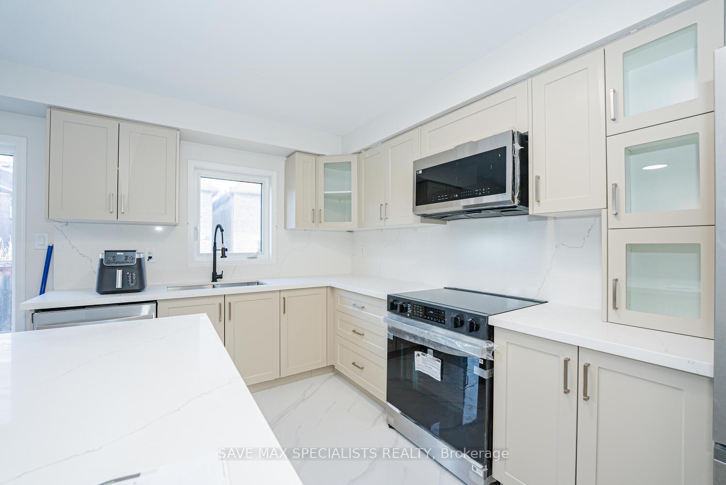 Photo 11 of 12 Bazin Road, Ajax, Central East — HOMEH