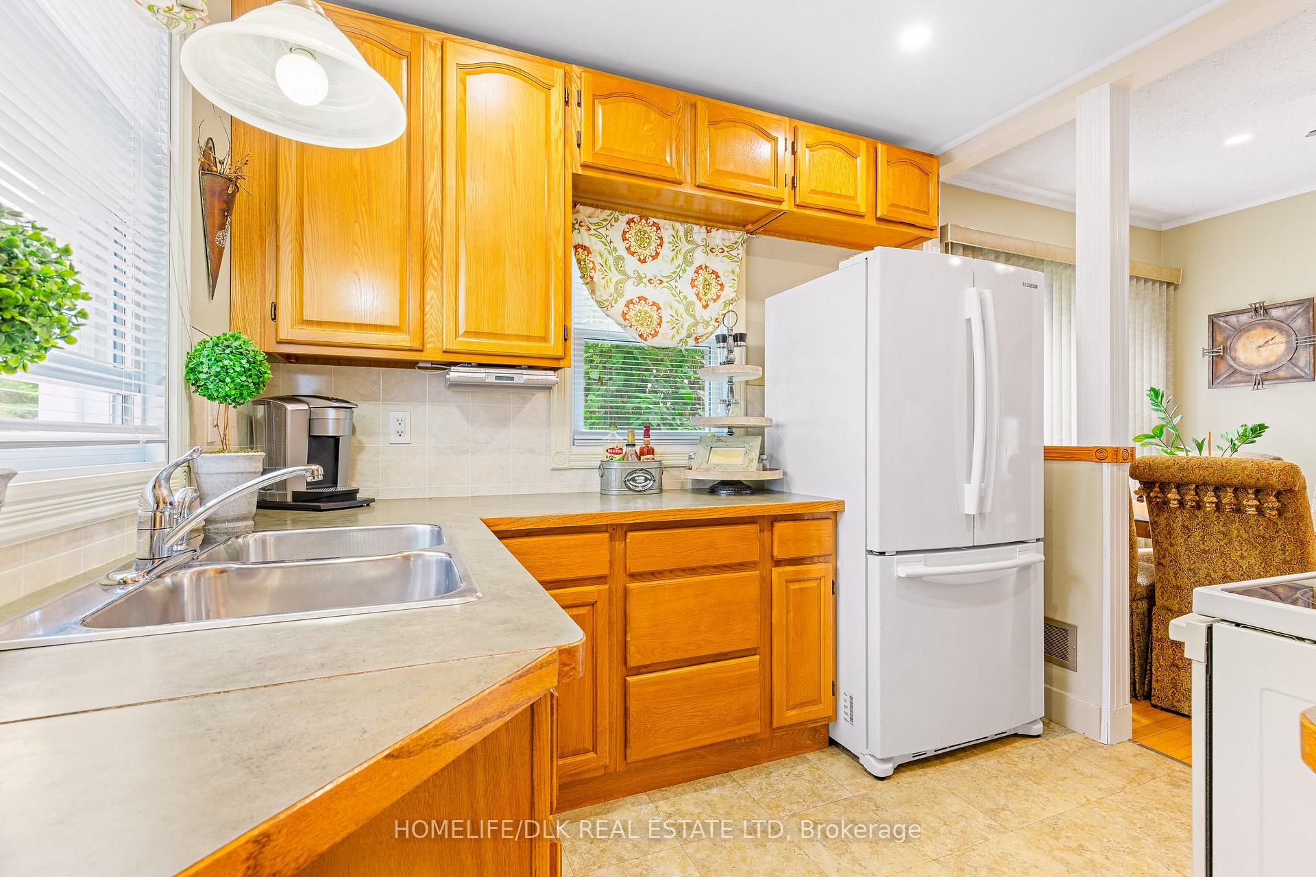 Photo 11 of 313 Pearl Street W, Brockville — HOMEH