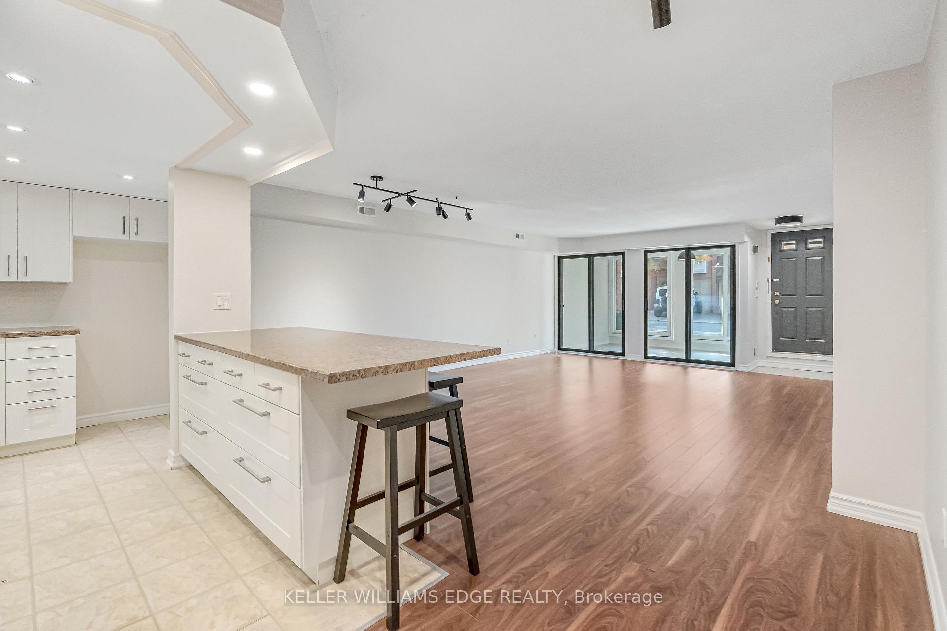 Photo 5 of Unit 422, 895 Maple Avenue, Burlington, Brant — HOMEH