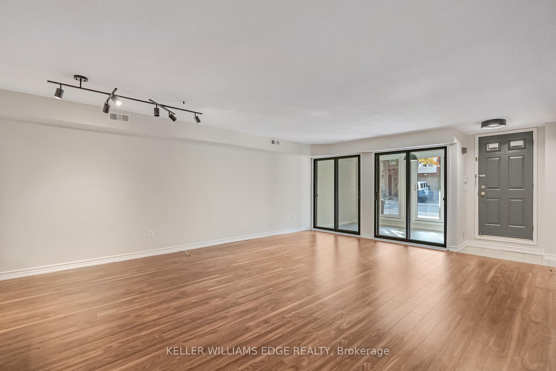 Photo 6 of Unit 422, 895 Maple Avenue, Burlington, Brant — HOMEH