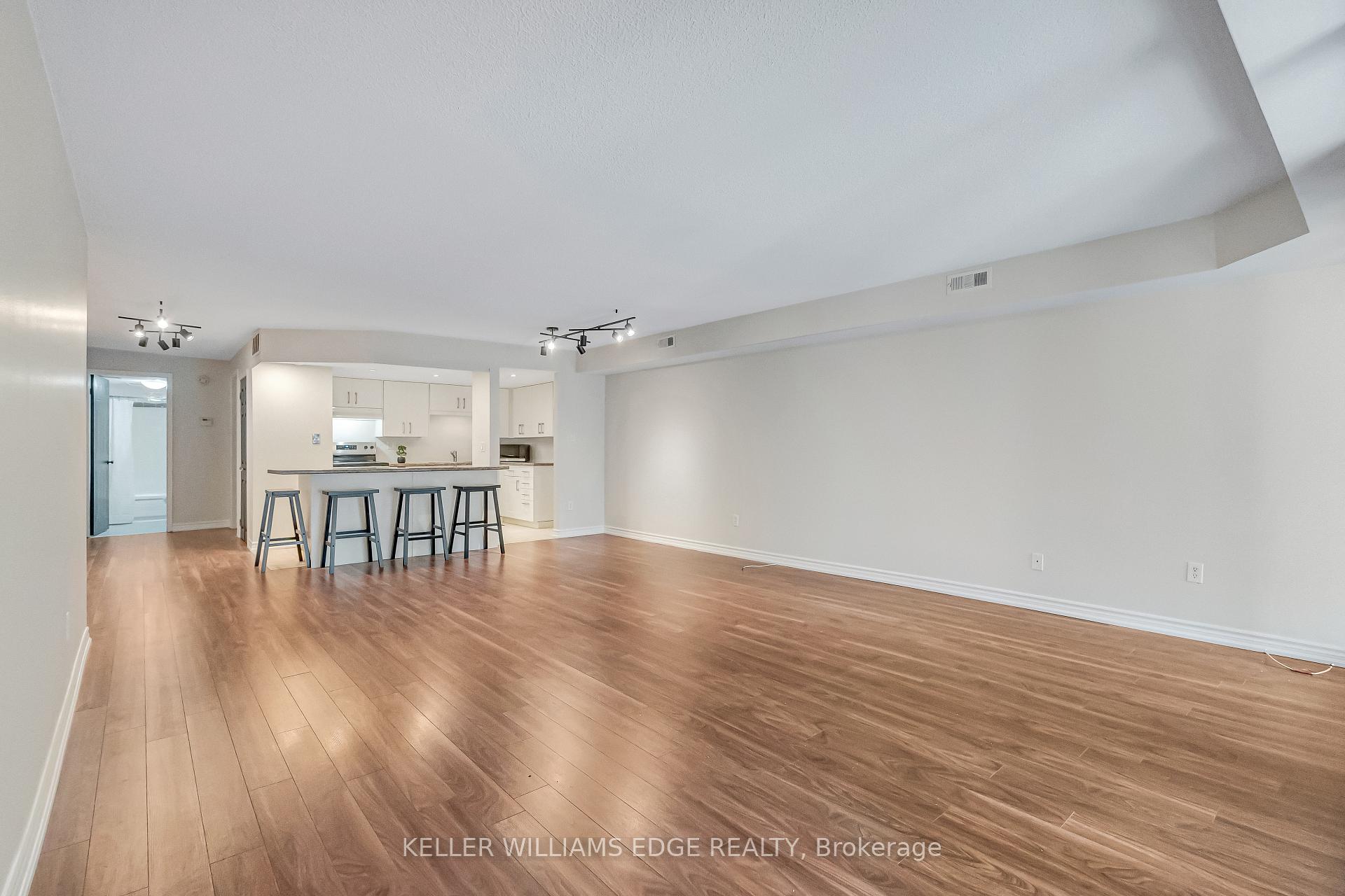 Photo 10 of Unit 422, 895 Maple Avenue, Burlington, Brant — HOMEH
