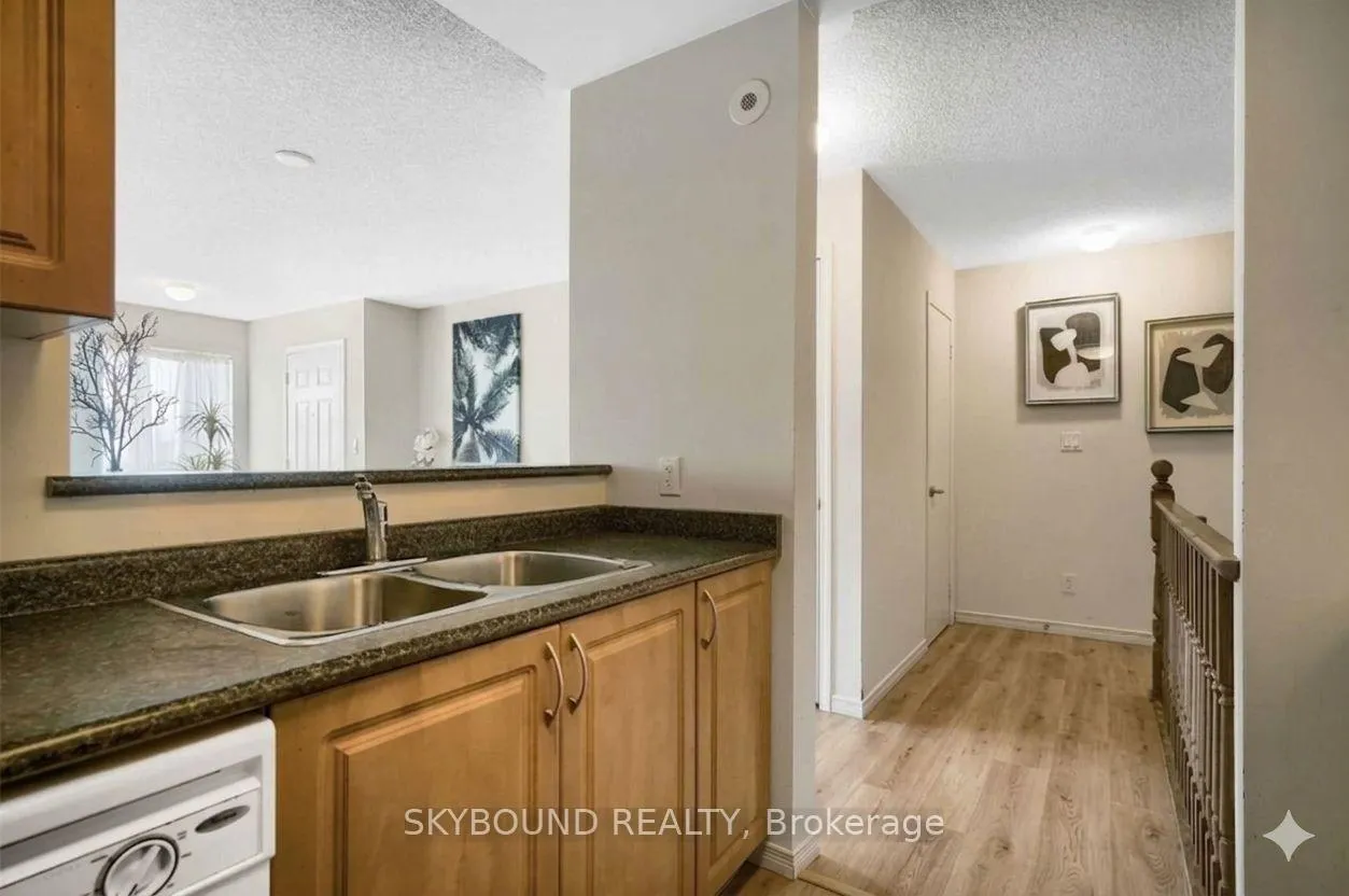 Photo 10 of 35 Sunrise Drive, Markham, Milliken Mills East — HOMEH