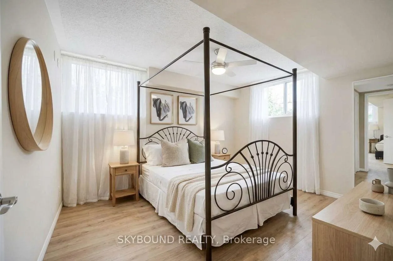 Photo 14 of 35 Sunrise Drive, Markham, Milliken Mills East — HOMEH