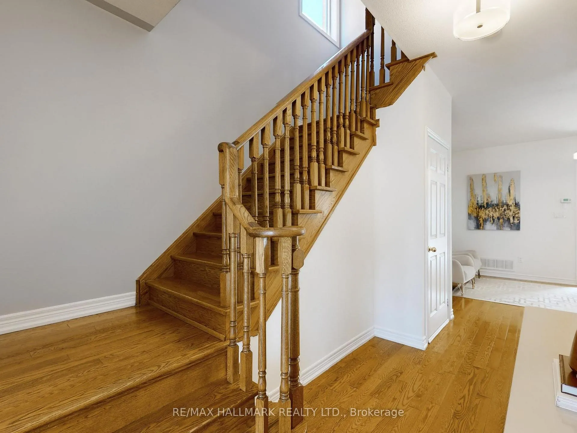Photo 4 of 39 Retreat Boulevard, Vaughan, Vellore Village — HOMEH