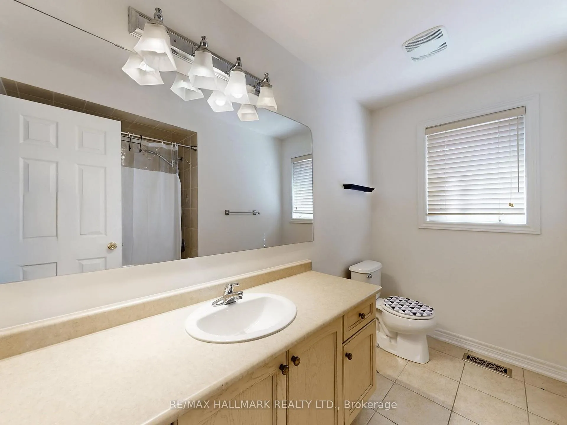 Photo 18 of 39 Retreat Boulevard, Vaughan, Vellore Village — HOMEH
