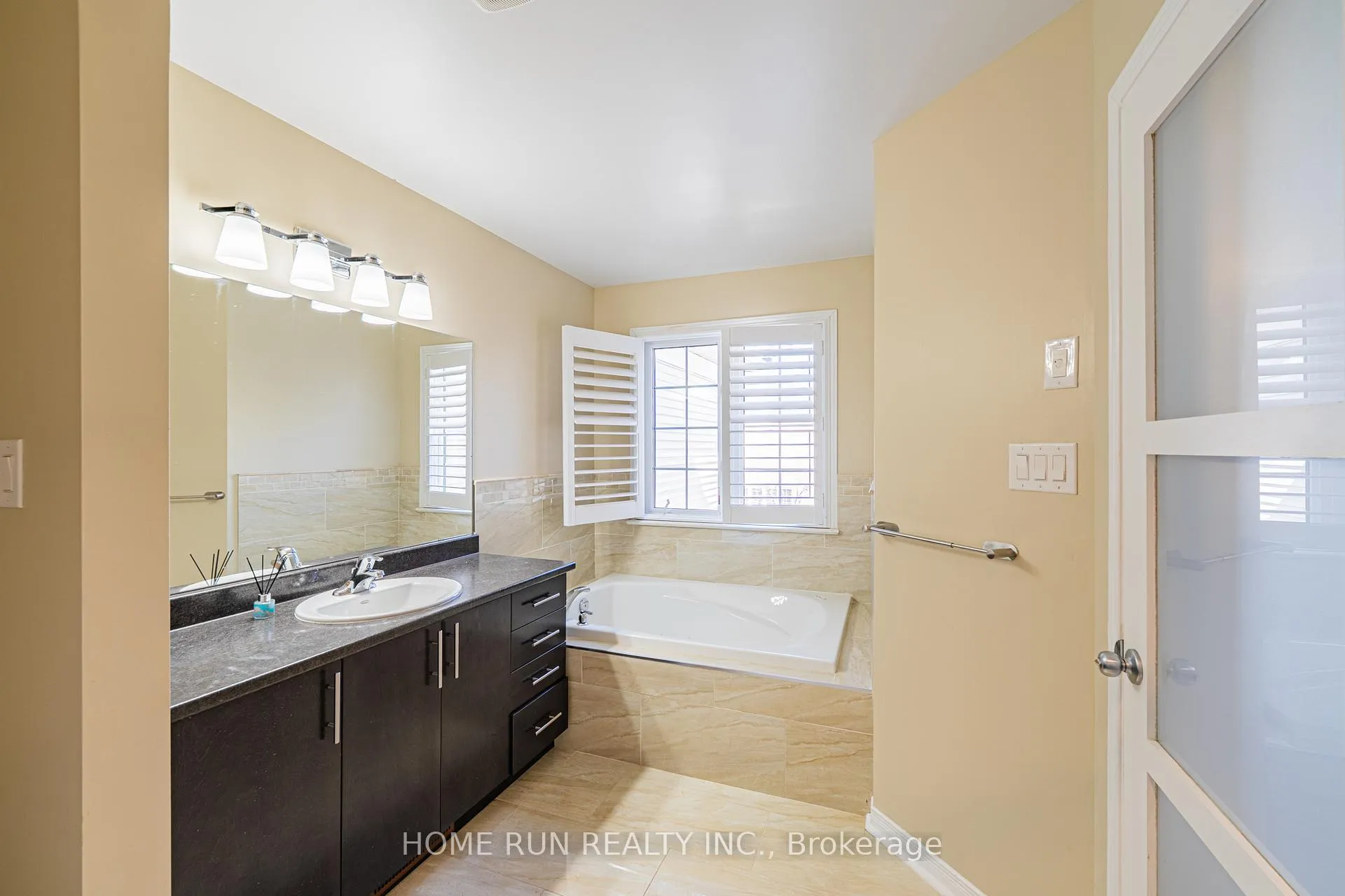 Photo 18 of 602 Pamplona Private, Ottawa, Barrhaven - Stonebridge — HOMEH