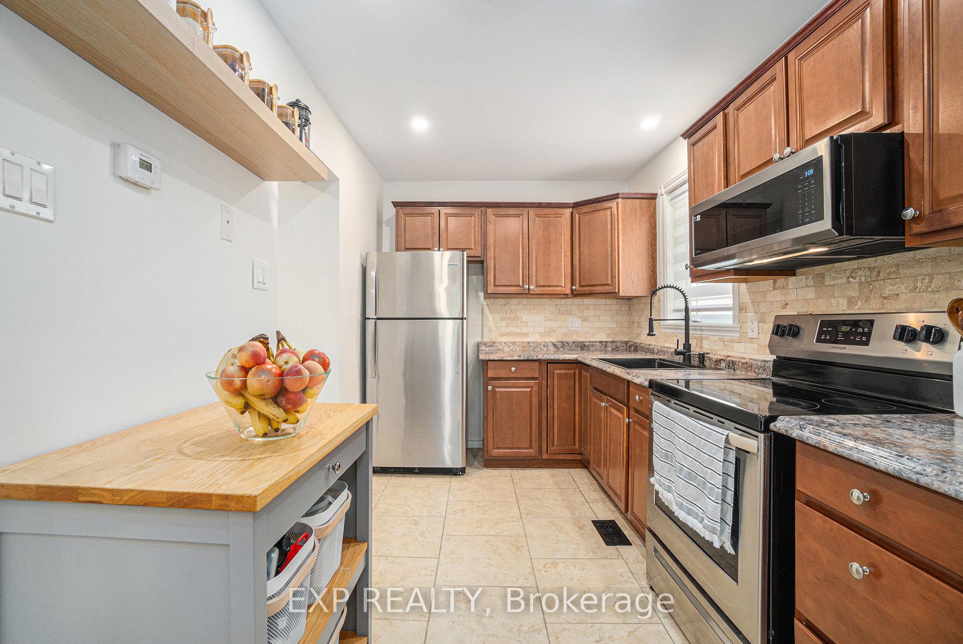 Photo 13 of 5 Benlark Road, Ottawa, Barrhaven - On the Green — HOMEH