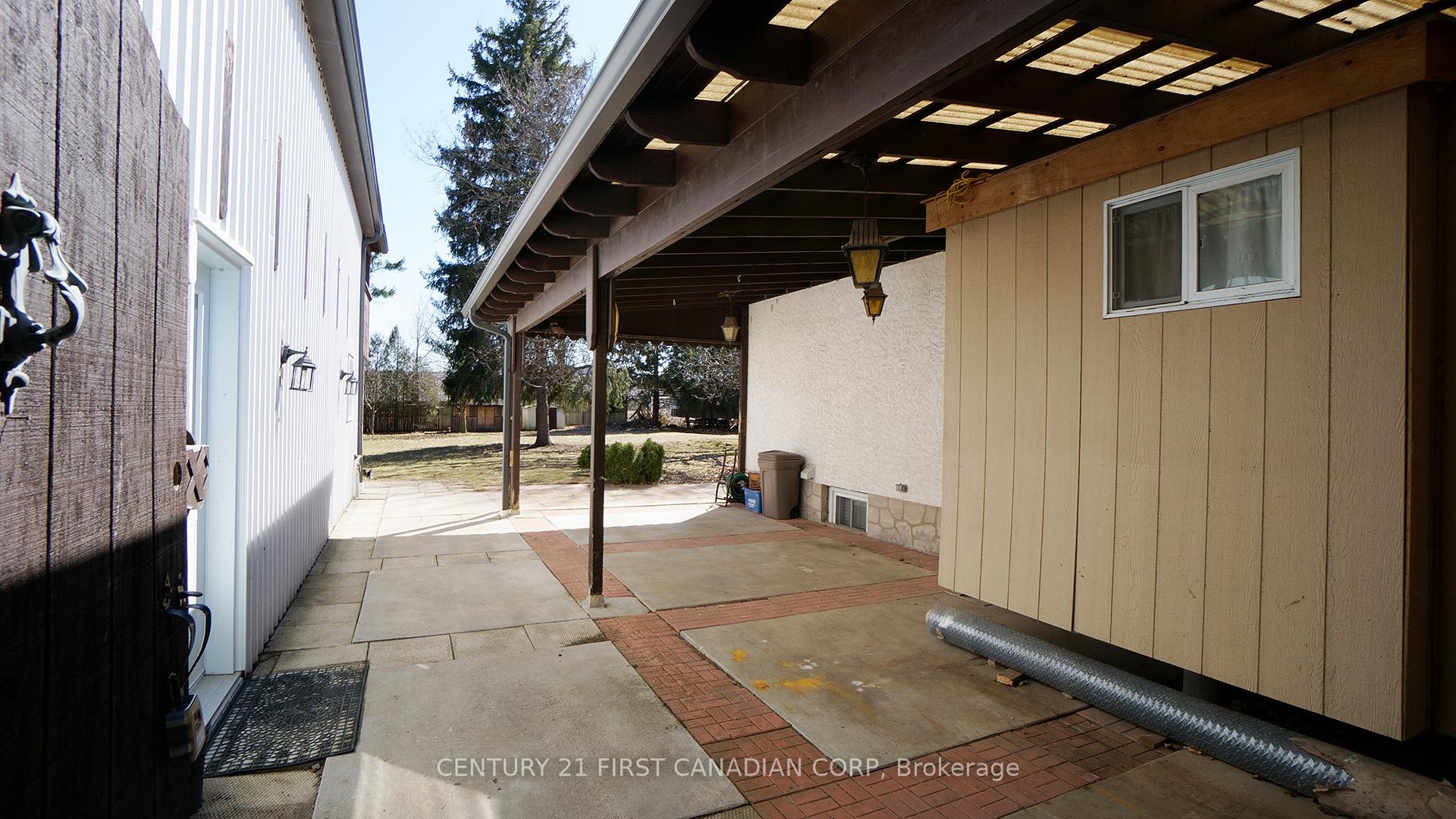 Photo 10 of 205 King Edward Street, Brant, Paris — HOMEH