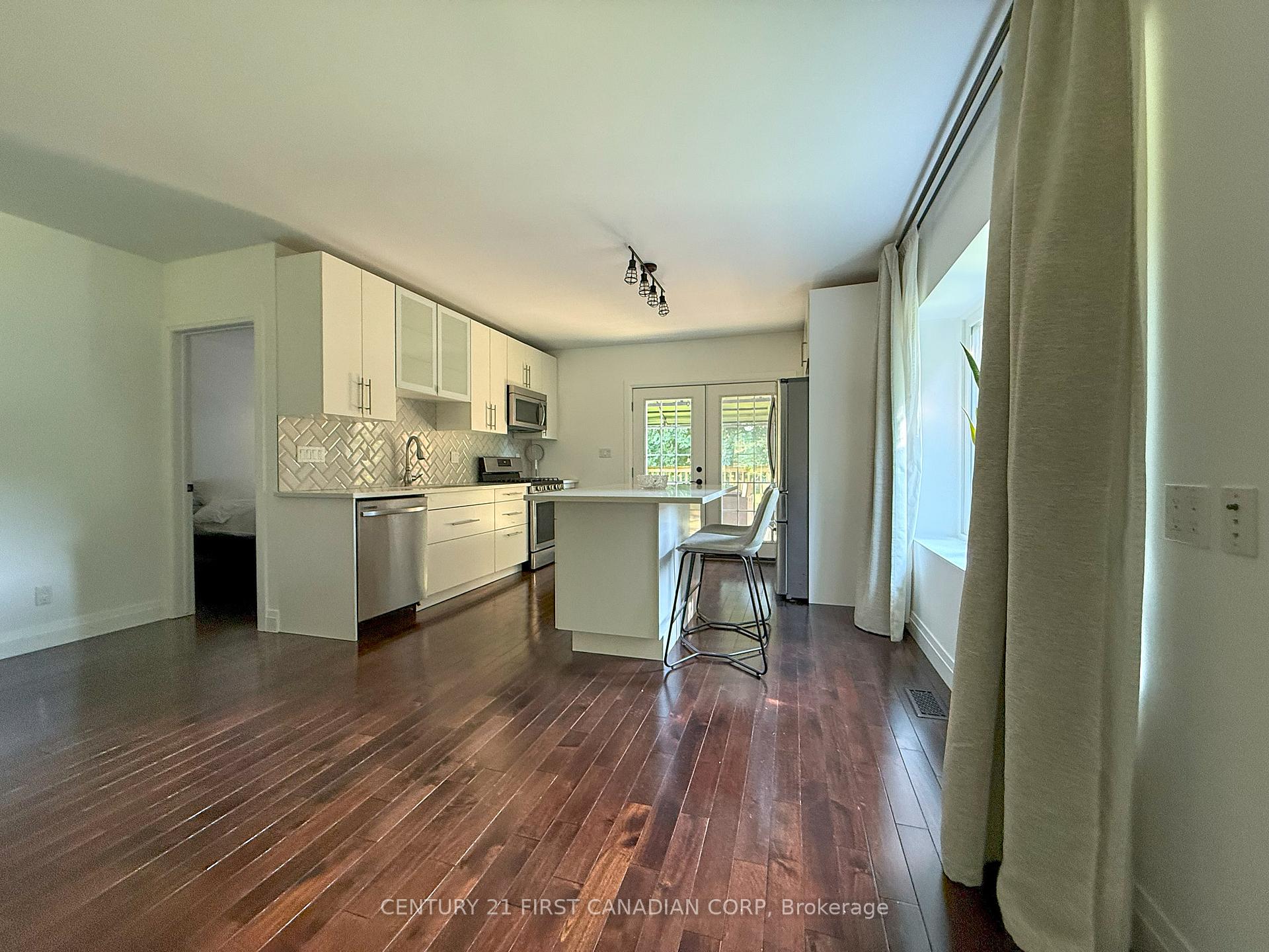 Photo 3 of 205 King Edward Street, Brant, Paris — HOMEH