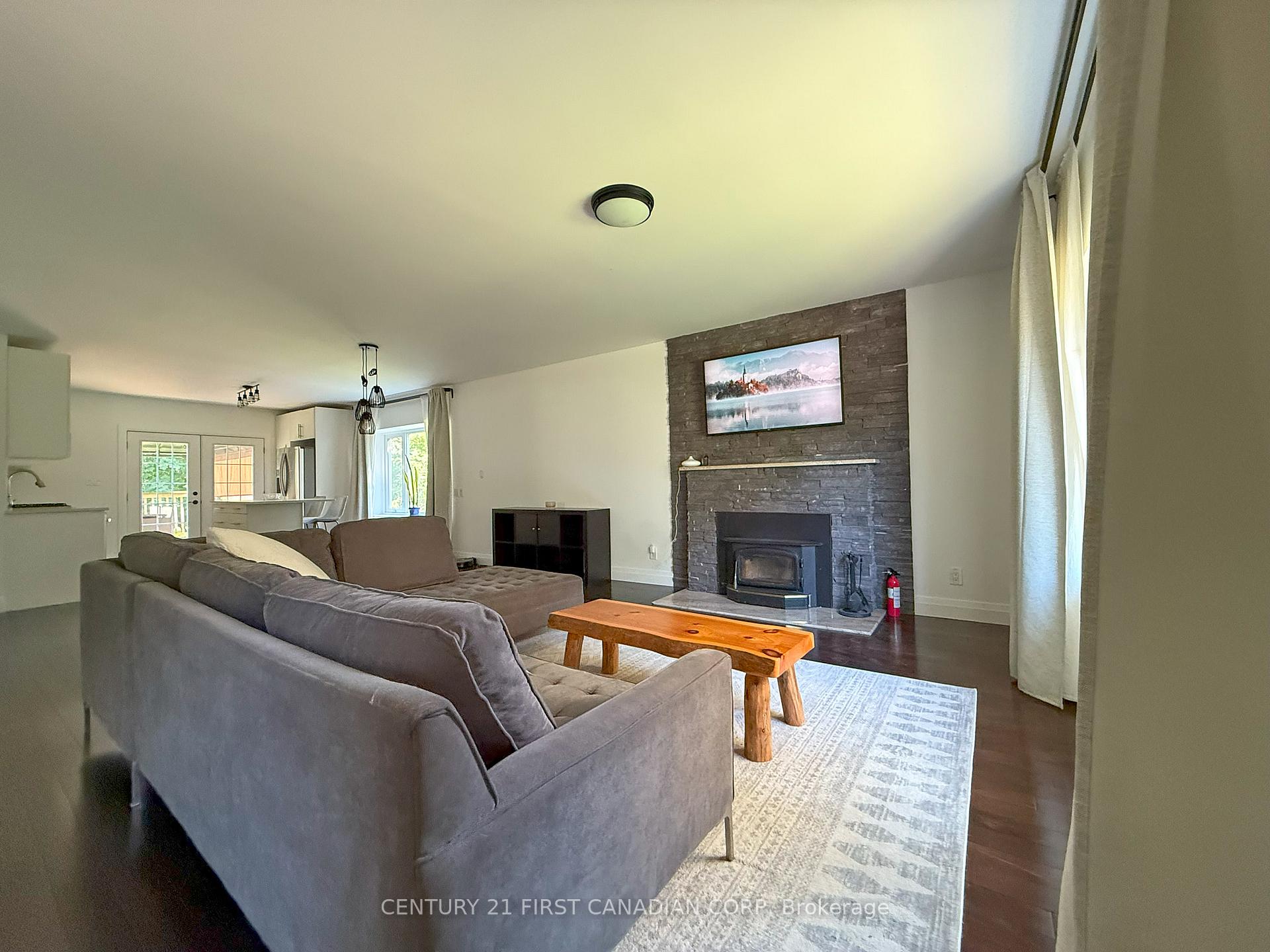 Photo 4 of 205 King Edward Street, Brant, Paris — HOMEH