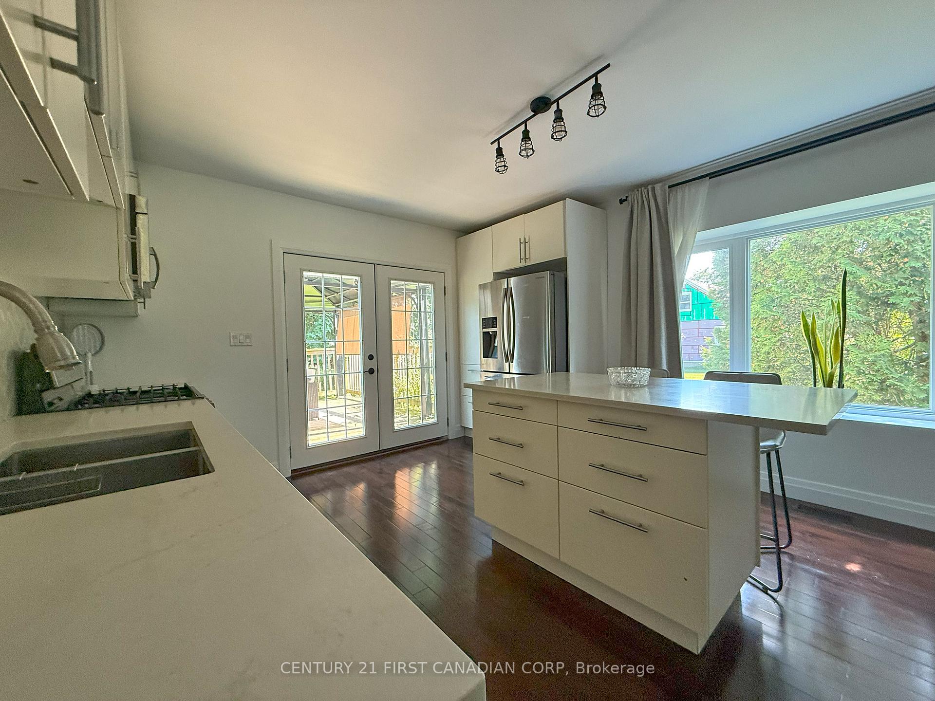 Photo 5 of 205 King Edward Street, Brant, Paris — HOMEH