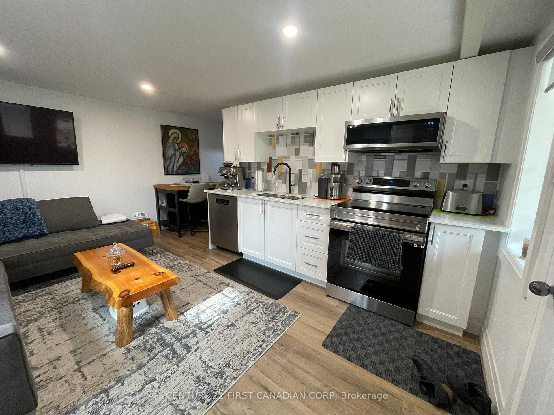 Photo 33 of 205 King Edward Street, Brant, Paris — HOMEH