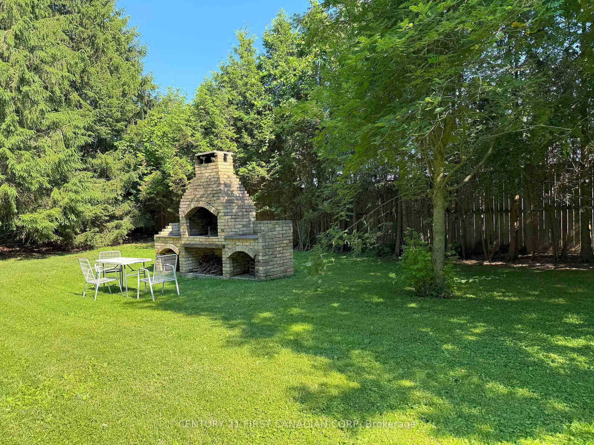 Photo 42 of 205 King Edward Street, Brant, Paris — HOMEH