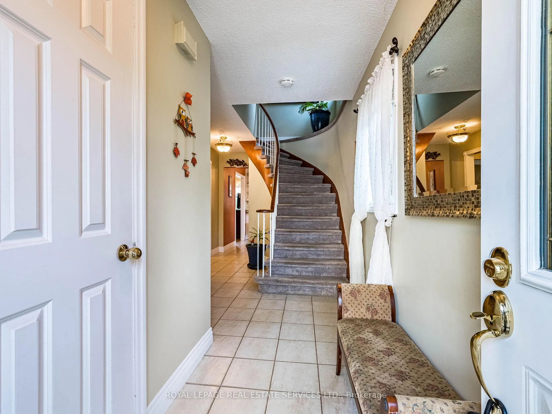 Photo 5 of 77 Martindale Crescent, Brampton, Brampton West — HOMEH