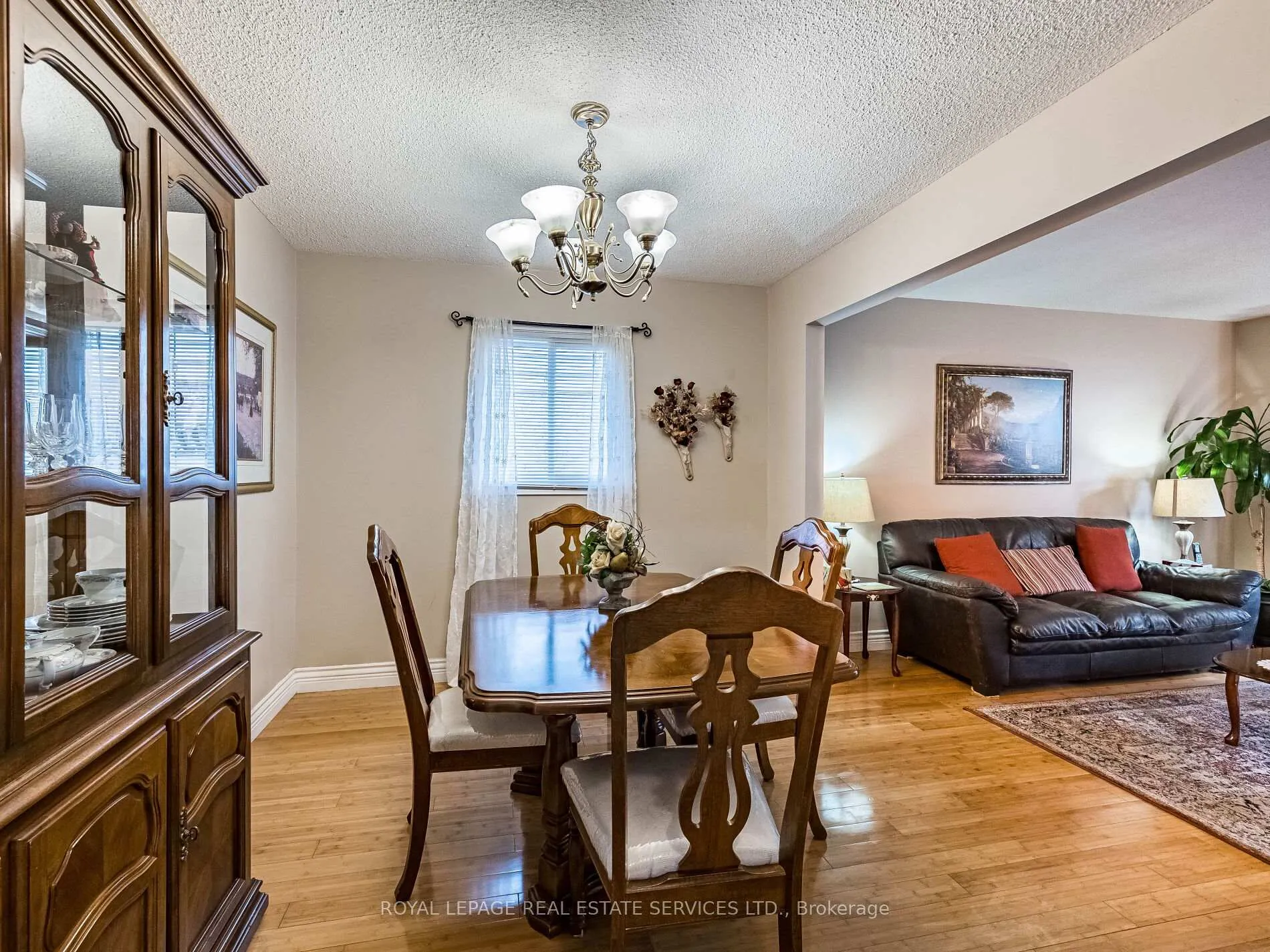 Photo 10 of 77 Martindale Crescent, Brampton, Brampton West — HOMEH