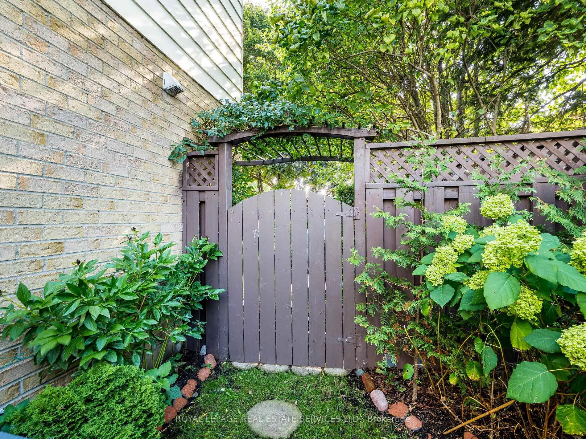 Photo 38 of 77 Martindale Crescent, Brampton, Brampton West — HOMEH