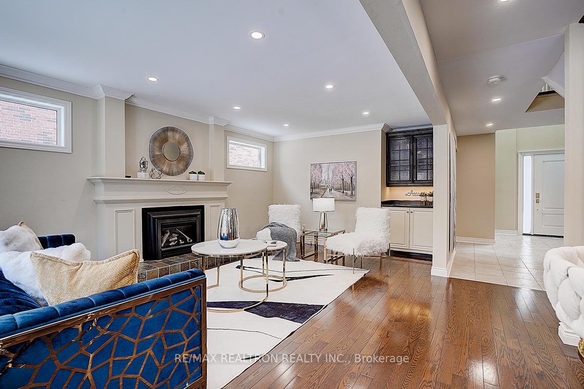 Photo 10 of 44 Golf Links Drive, Aurora, Aurora Highlands — HOMEH
