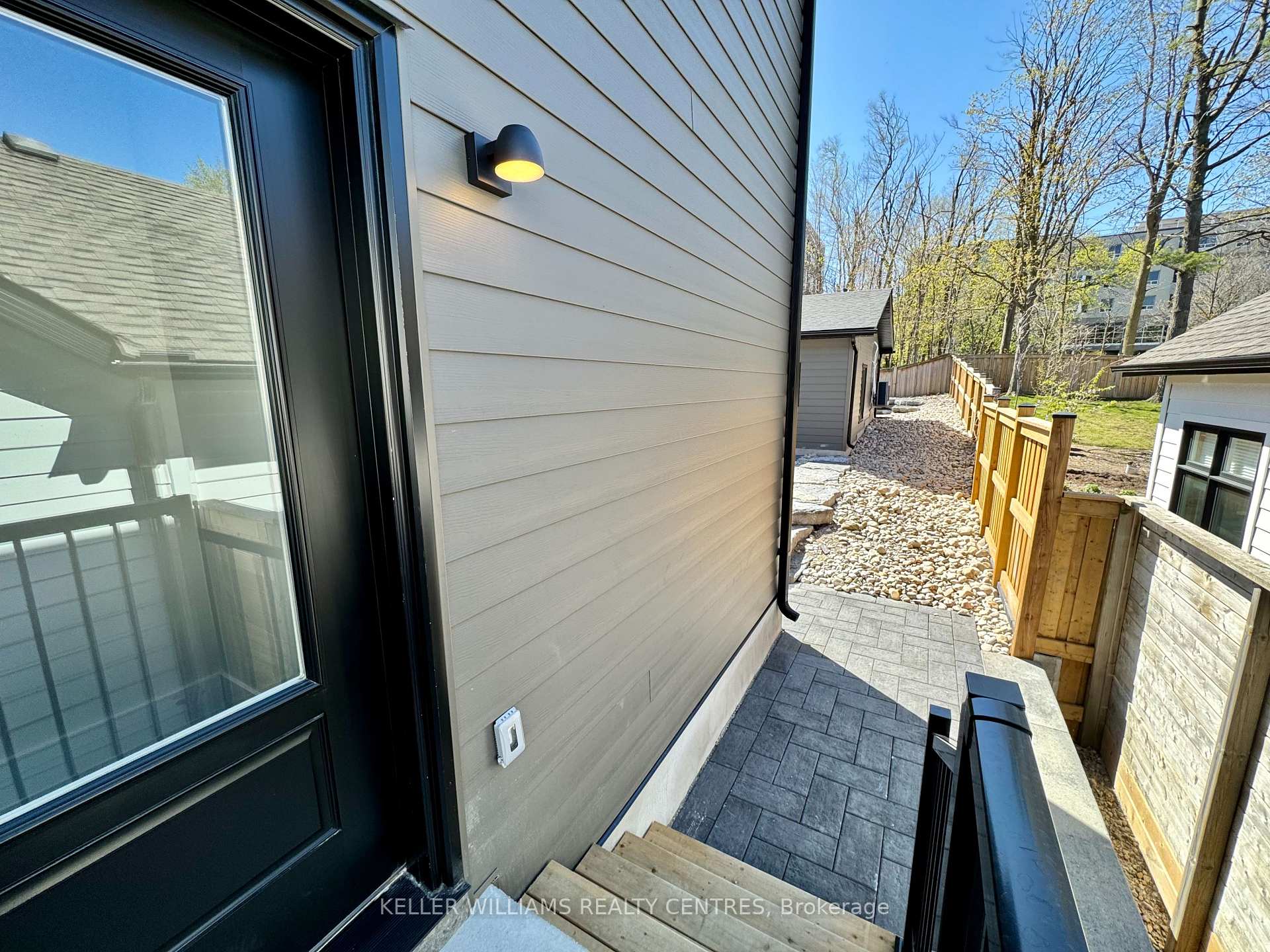 Photo 2 of Unit Upper, 63 Holgate Street, Barrie, Allandale — HOMEH