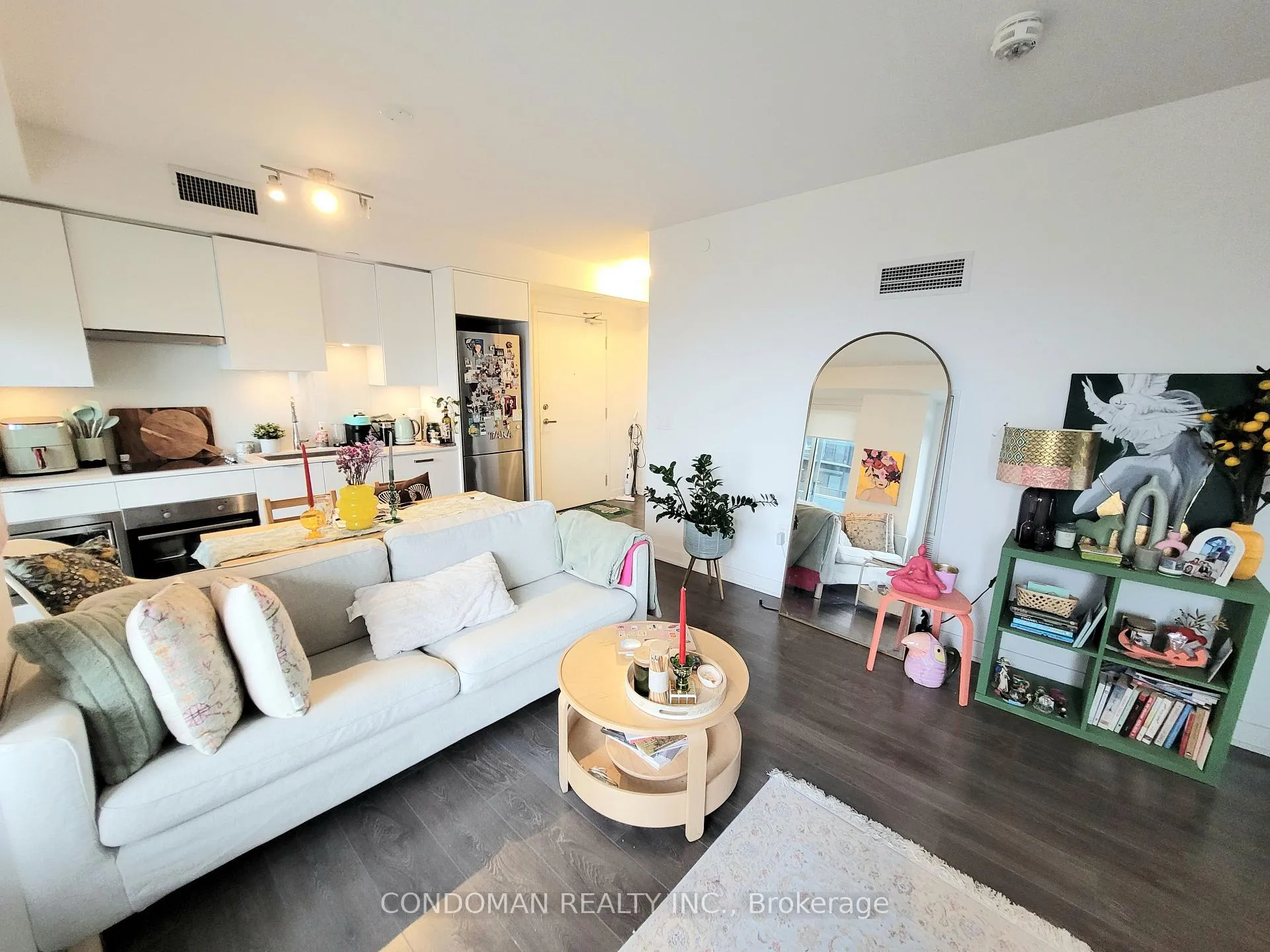 Photo 3 of Unit 1703, 99 Broadway Avenue, Toronto, Mount Pleasant West — HOMEH