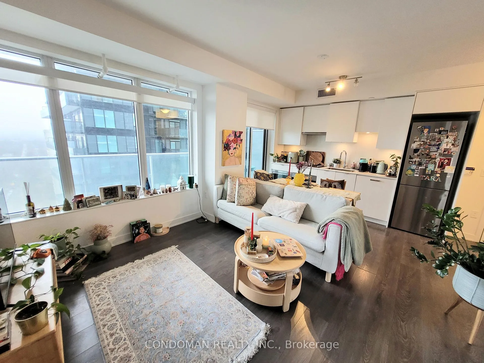 Photo 4 of Unit 1703, 99 Broadway Avenue, Toronto, Mount Pleasant West — HOMEH