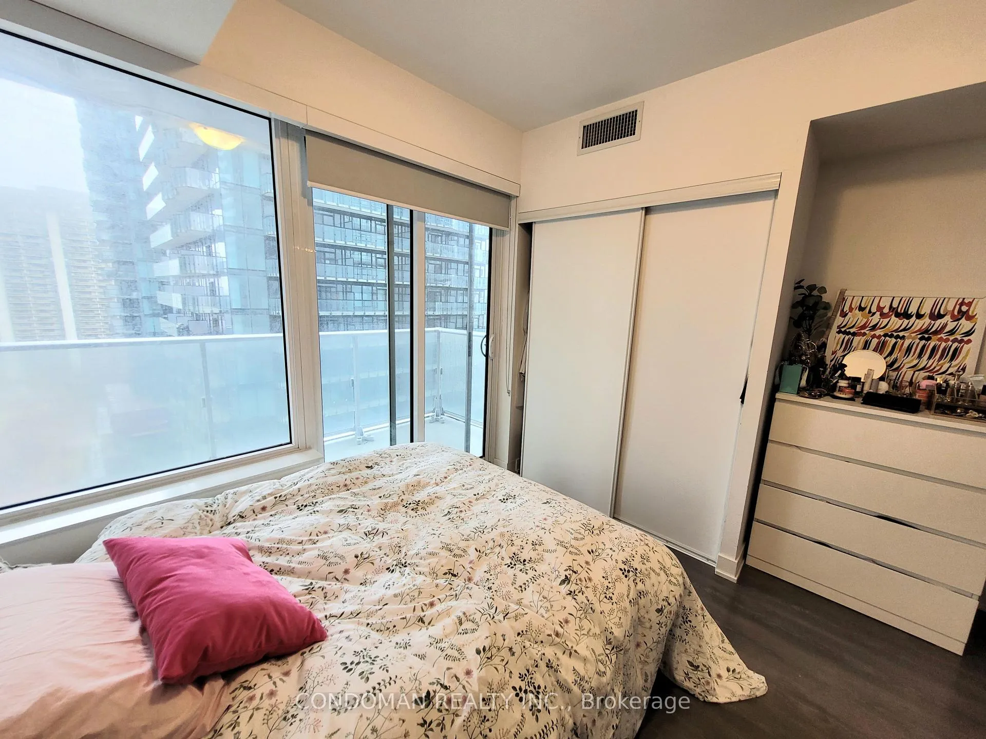Photo 9 of Unit 1703, 99 Broadway Avenue, Toronto, Mount Pleasant West — HOMEH