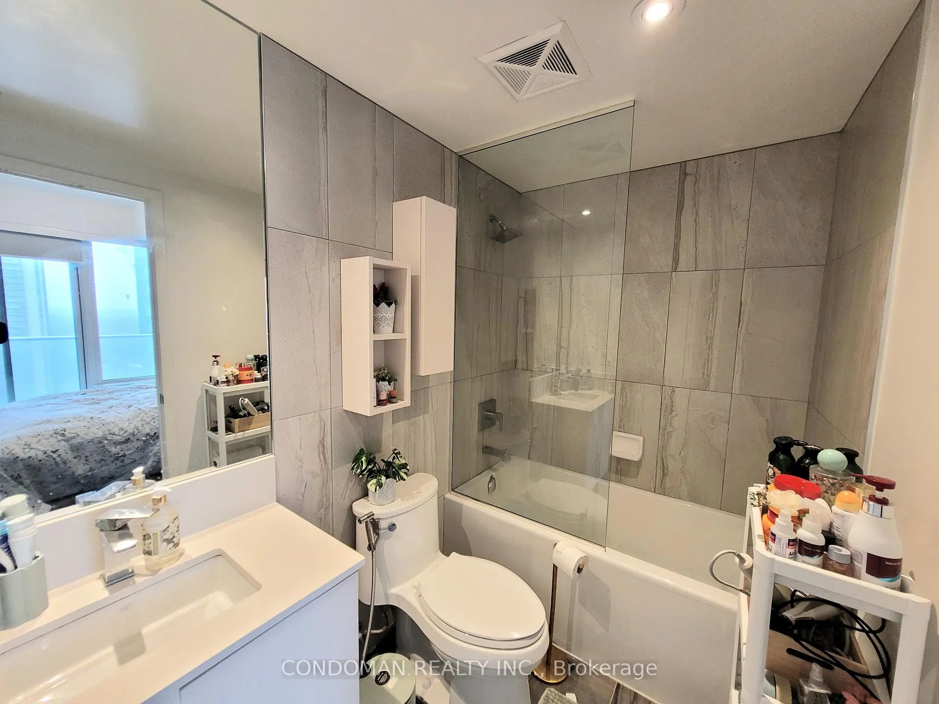 Photo 10 of Unit 1703, 99 Broadway Avenue, Toronto, Mount Pleasant West — HOMEH