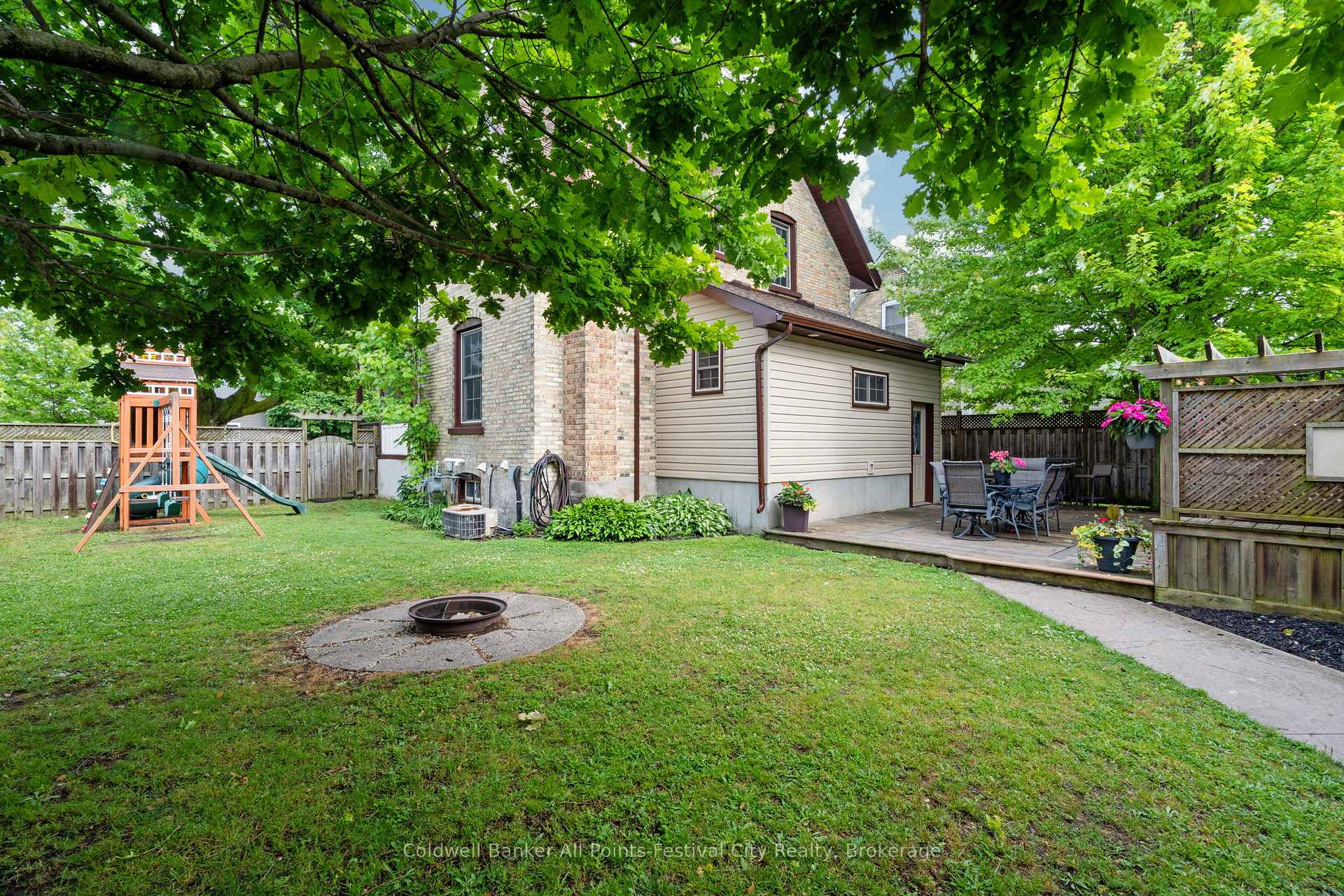 Photo 4 of 32 Cambria Road S, Goderich, Goderich (Town) — HOMEH