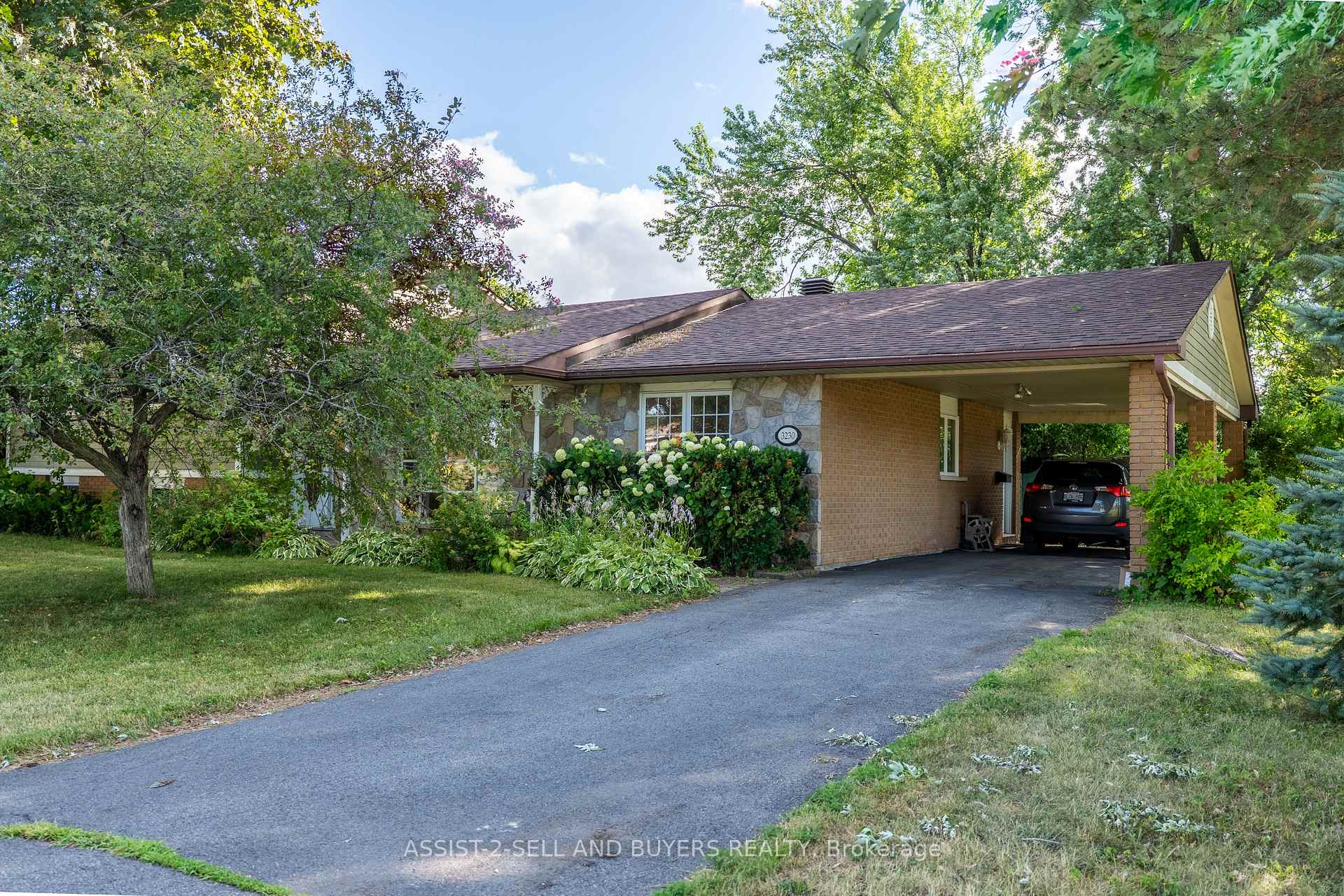 Photo 3 of 3230 Cadeb Avenue, Cornwall — HOMEH