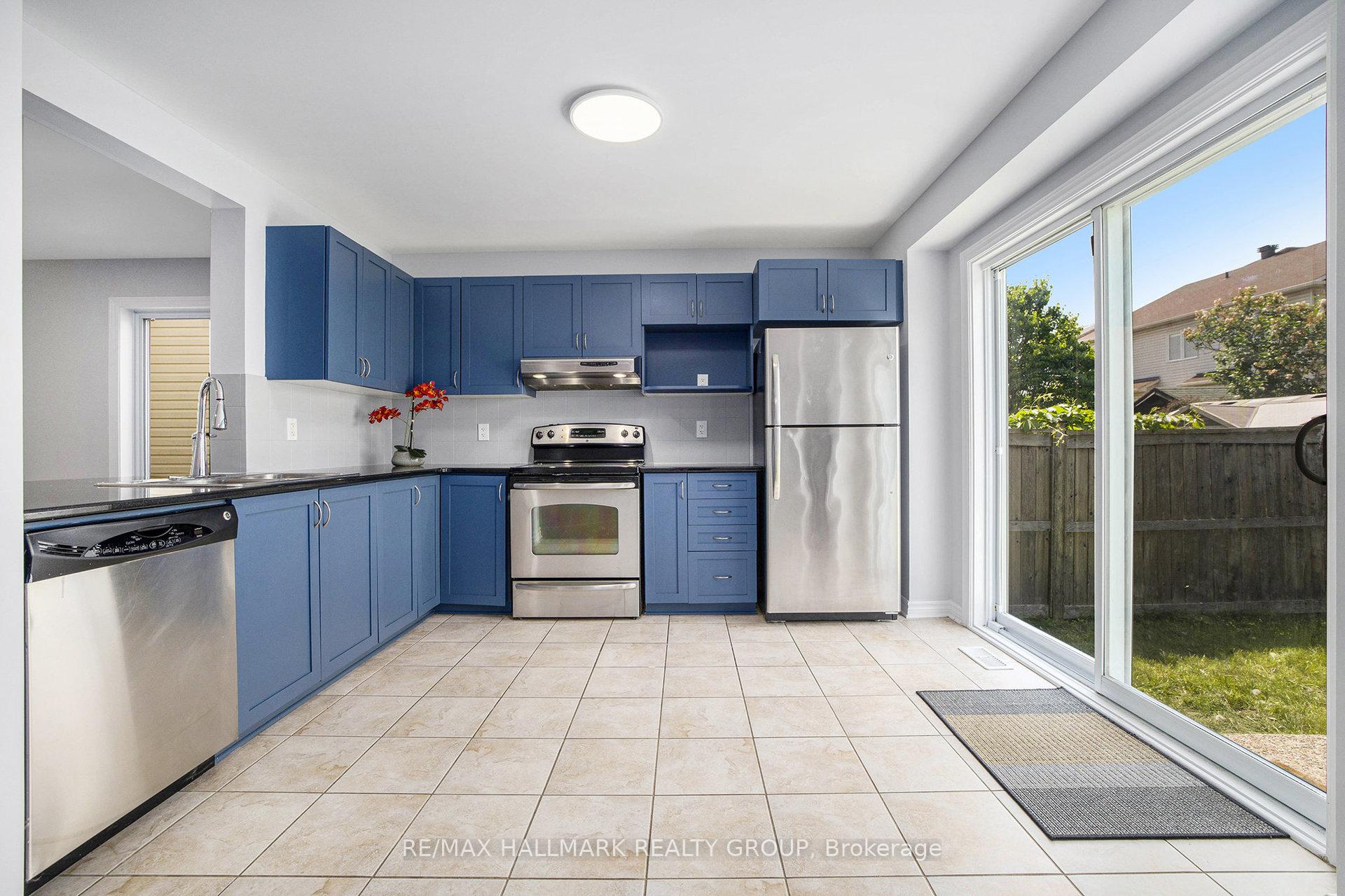 Photo 10 of 548 Paul Metivier Drive, Ottawa, Barrhaven - Strandherd — HOMEH