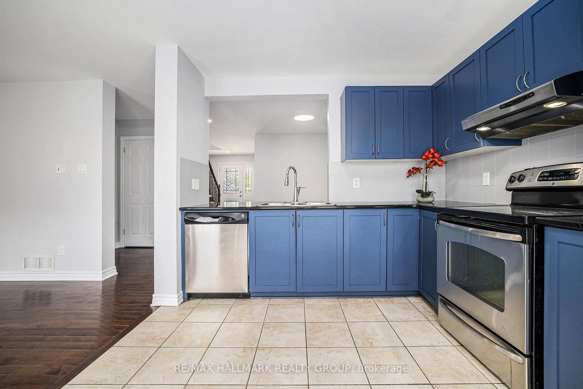 Photo 13 of 548 Paul Metivier Drive, Ottawa, Barrhaven - Strandherd — HOMEH