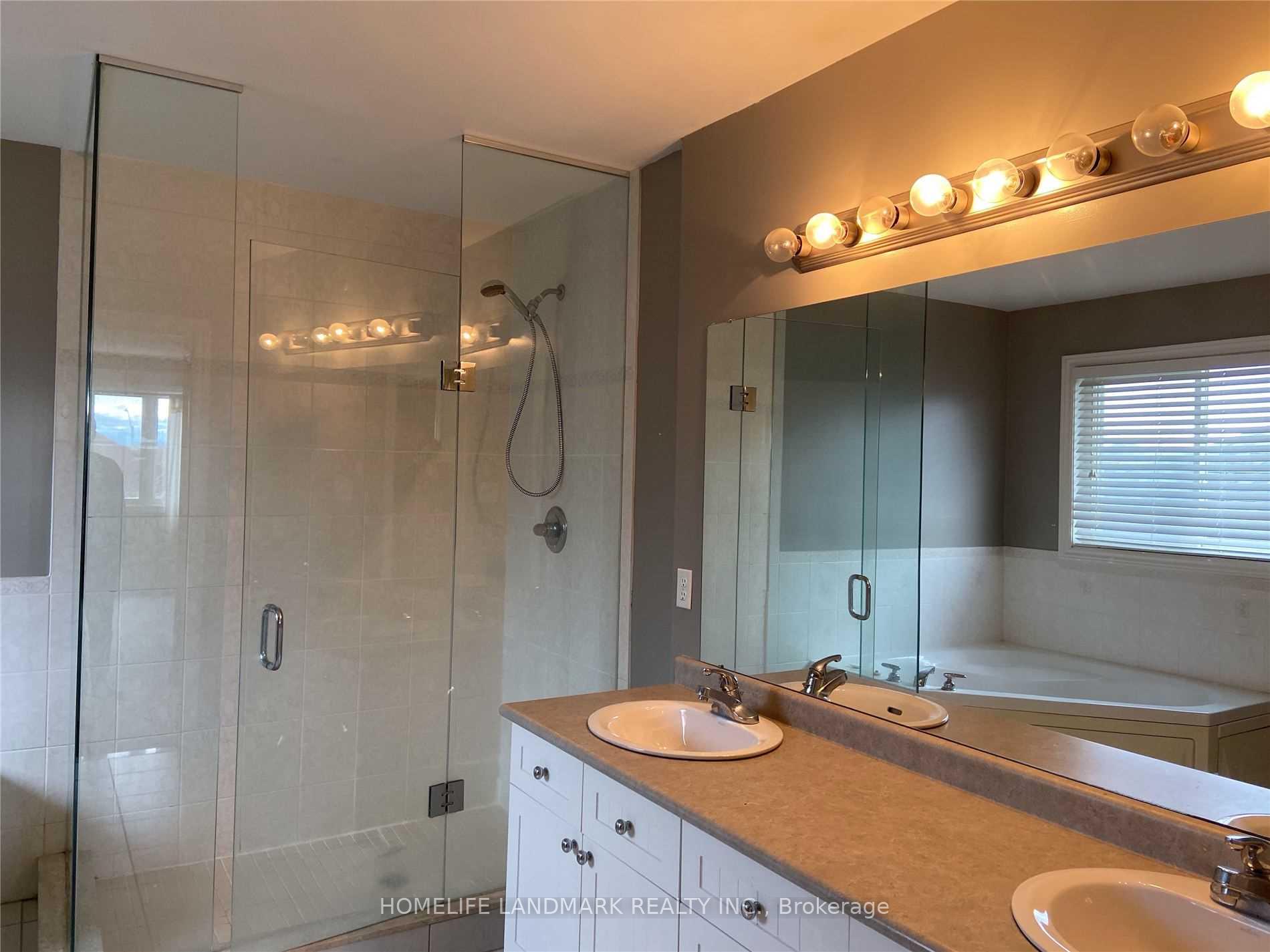 Photo 3 of 70 Prince William Way, Barrie, Innis-Shore — HOMEH