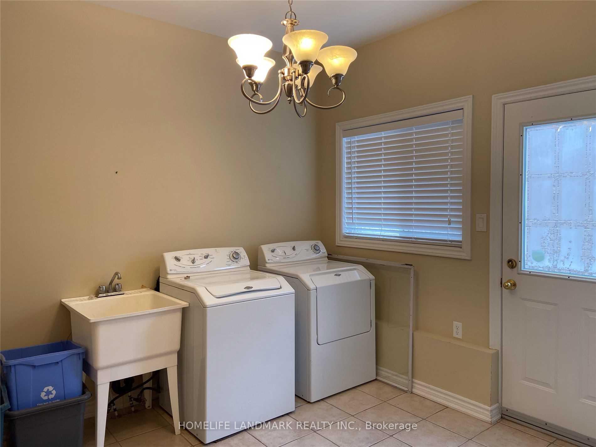Photo 6 of 70 Prince William Way, Barrie, Innis-Shore — HOMEH
