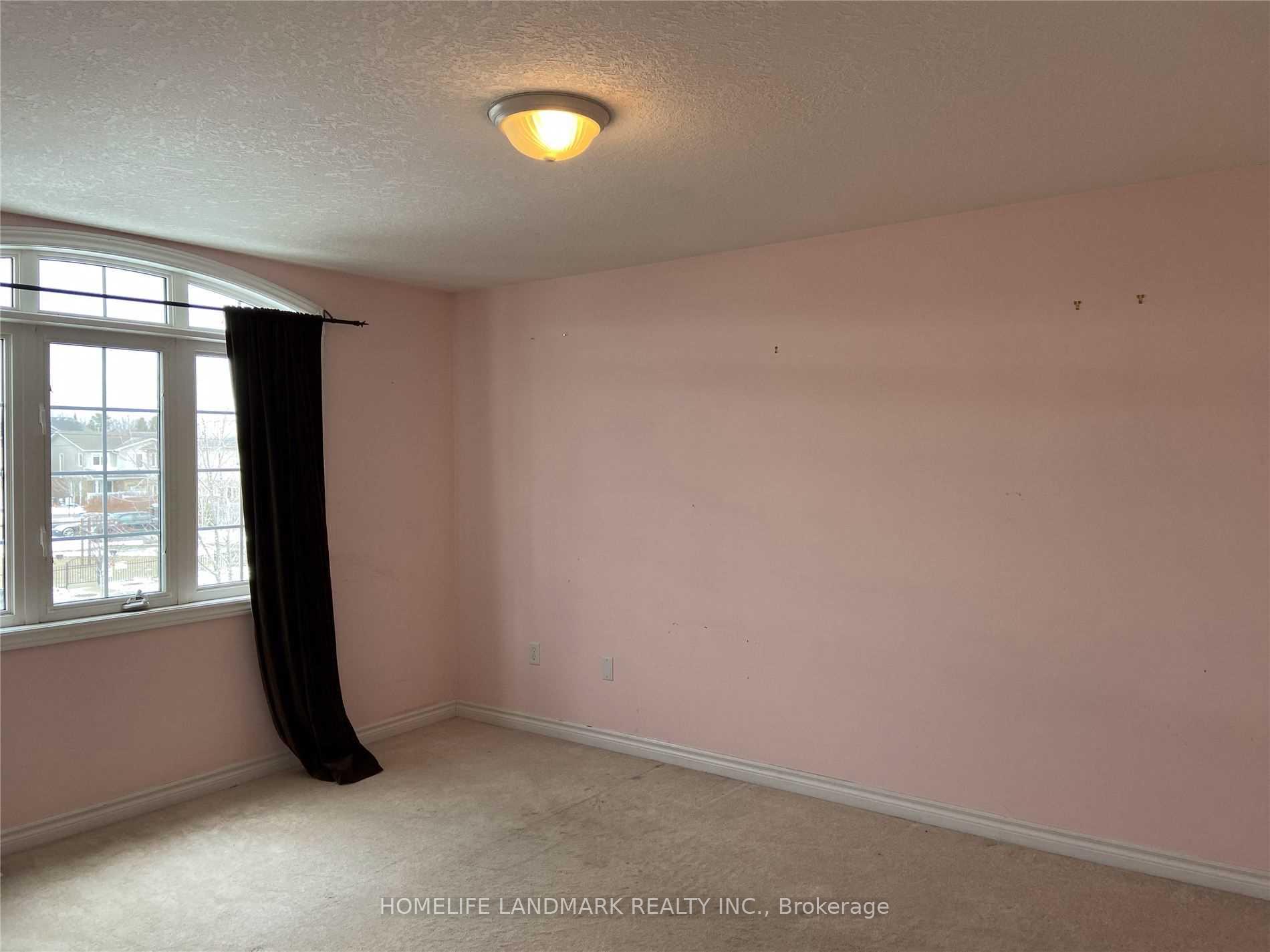 Photo 11 of 70 Prince William Way, Barrie, Innis-Shore — HOMEH