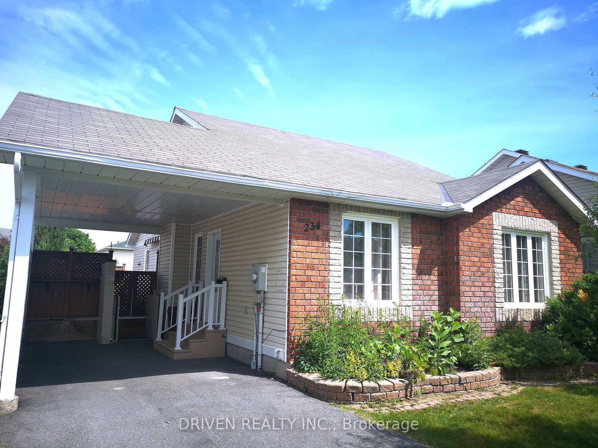 Photo 2 of 234 Hemlock Crescent, Cornwall — HOMEH
