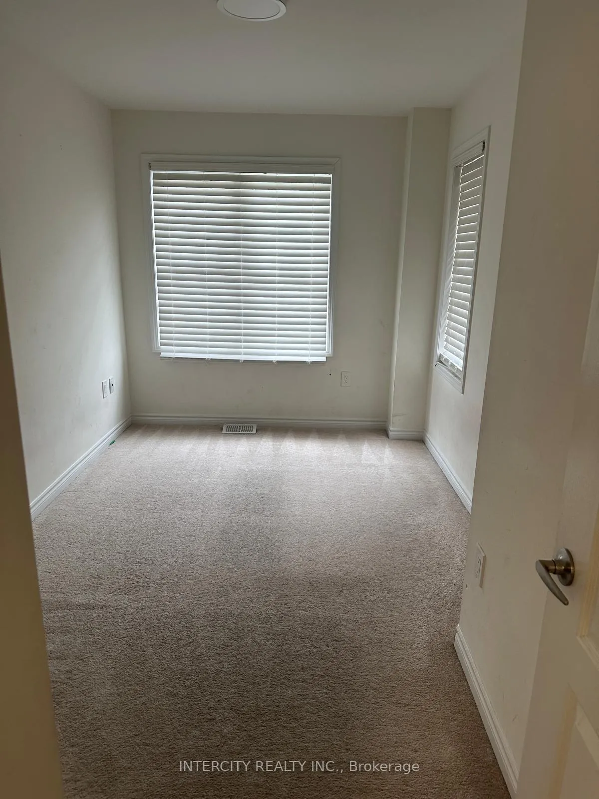 Photo 5 of 30 Stedford Crescent, Brampton, Northwest Brampton — HOMEH