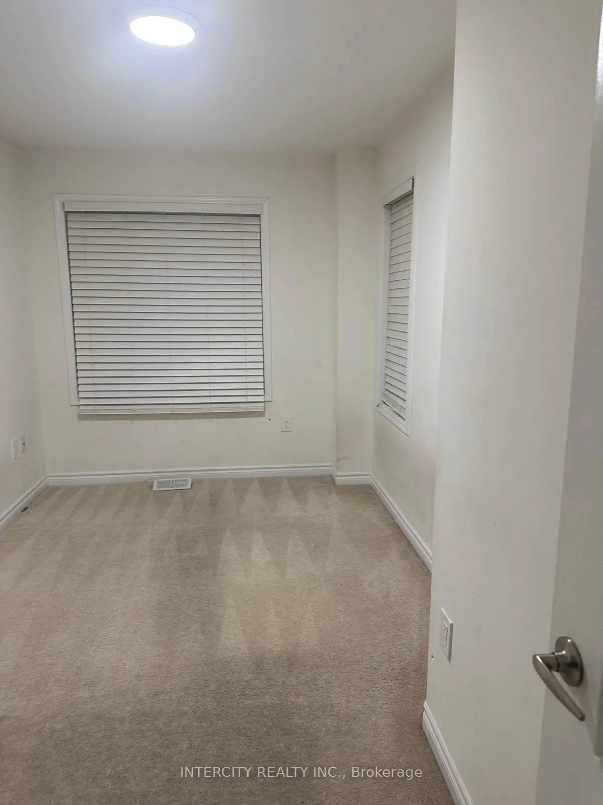 Photo 11 of 30 Stedford Crescent, Brampton, Northwest Brampton — HOMEH