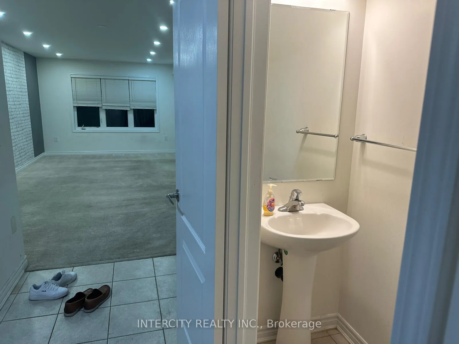 Photo 12 of 30 Stedford Crescent, Brampton, Northwest Brampton — HOMEH