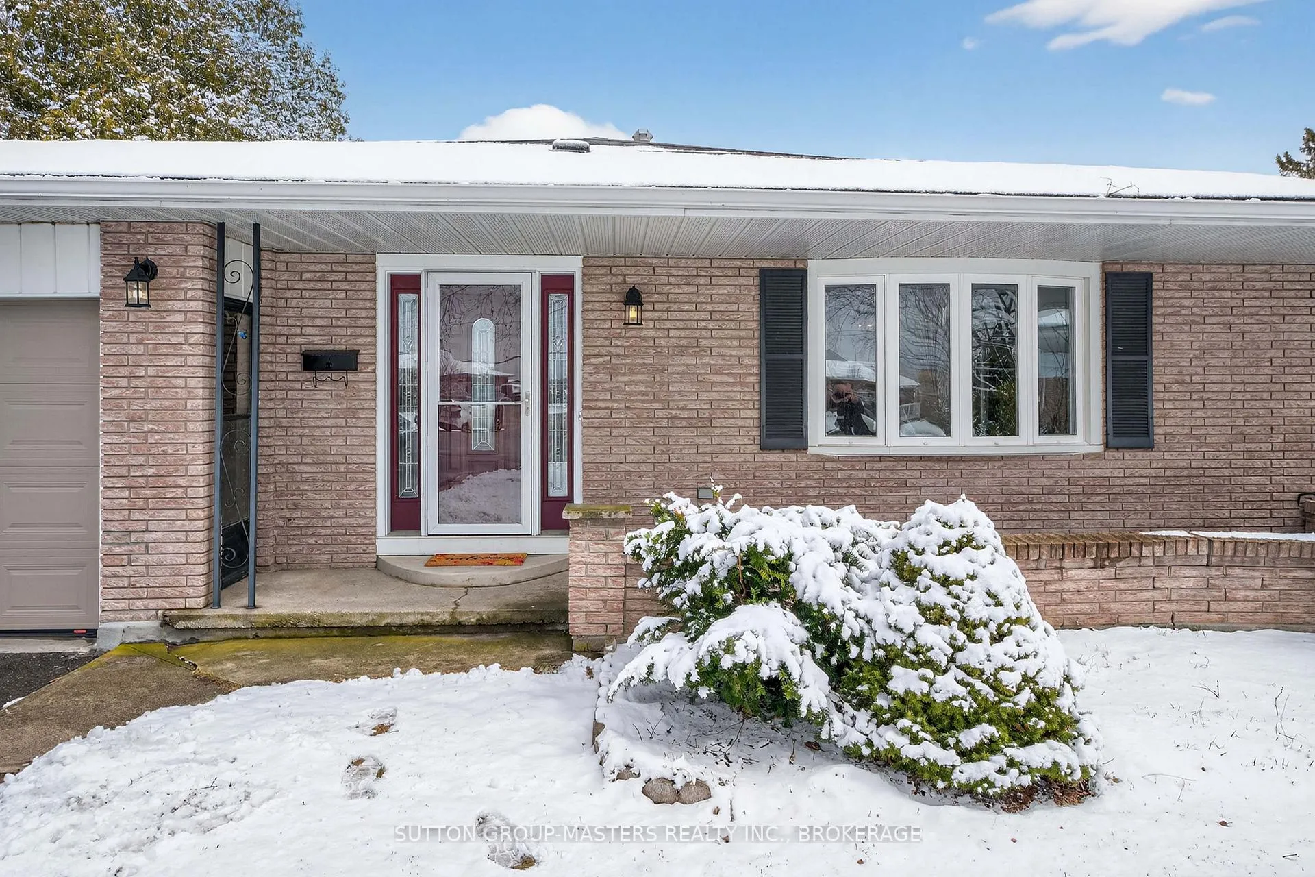Front of 932 Brodie Avenue