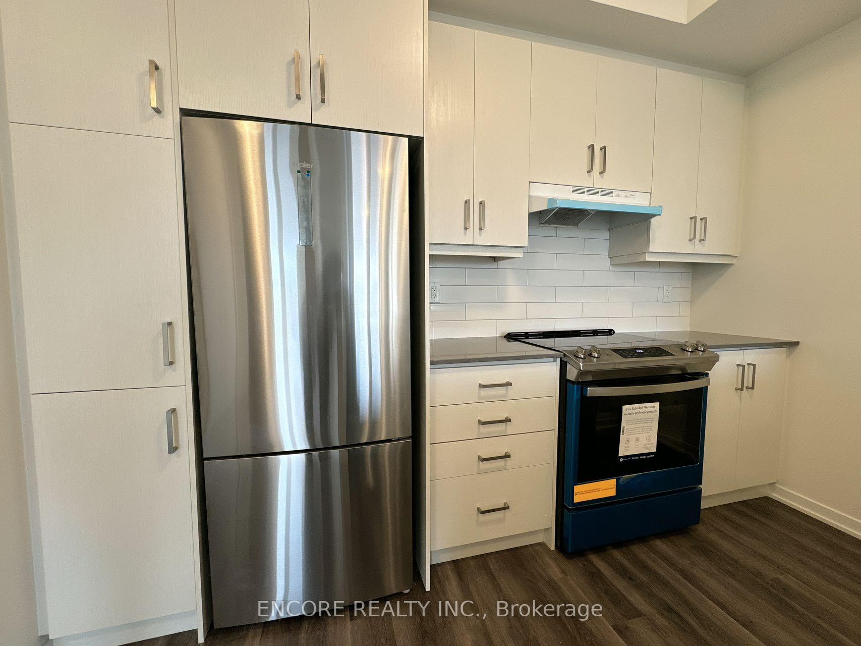 Photo 4 of Unit 339, 100 Honeycrisp Crescent, Vaughan, Vaughan Corporate Centre — HOMEH